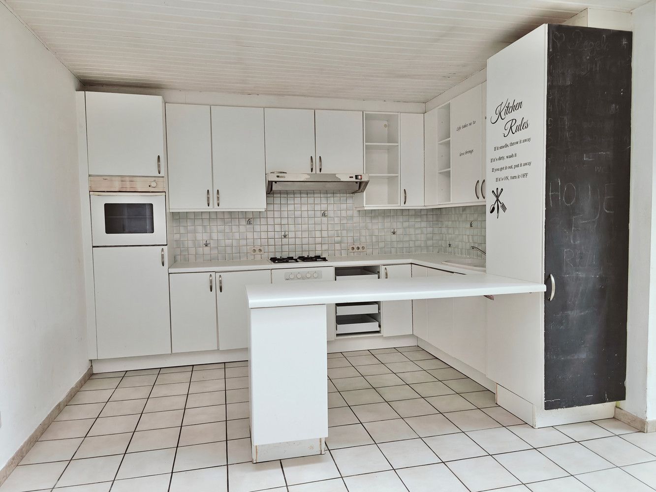 Te renoveren rijwoning met 4 slaapkamers en leuke stadstuin. foto 8