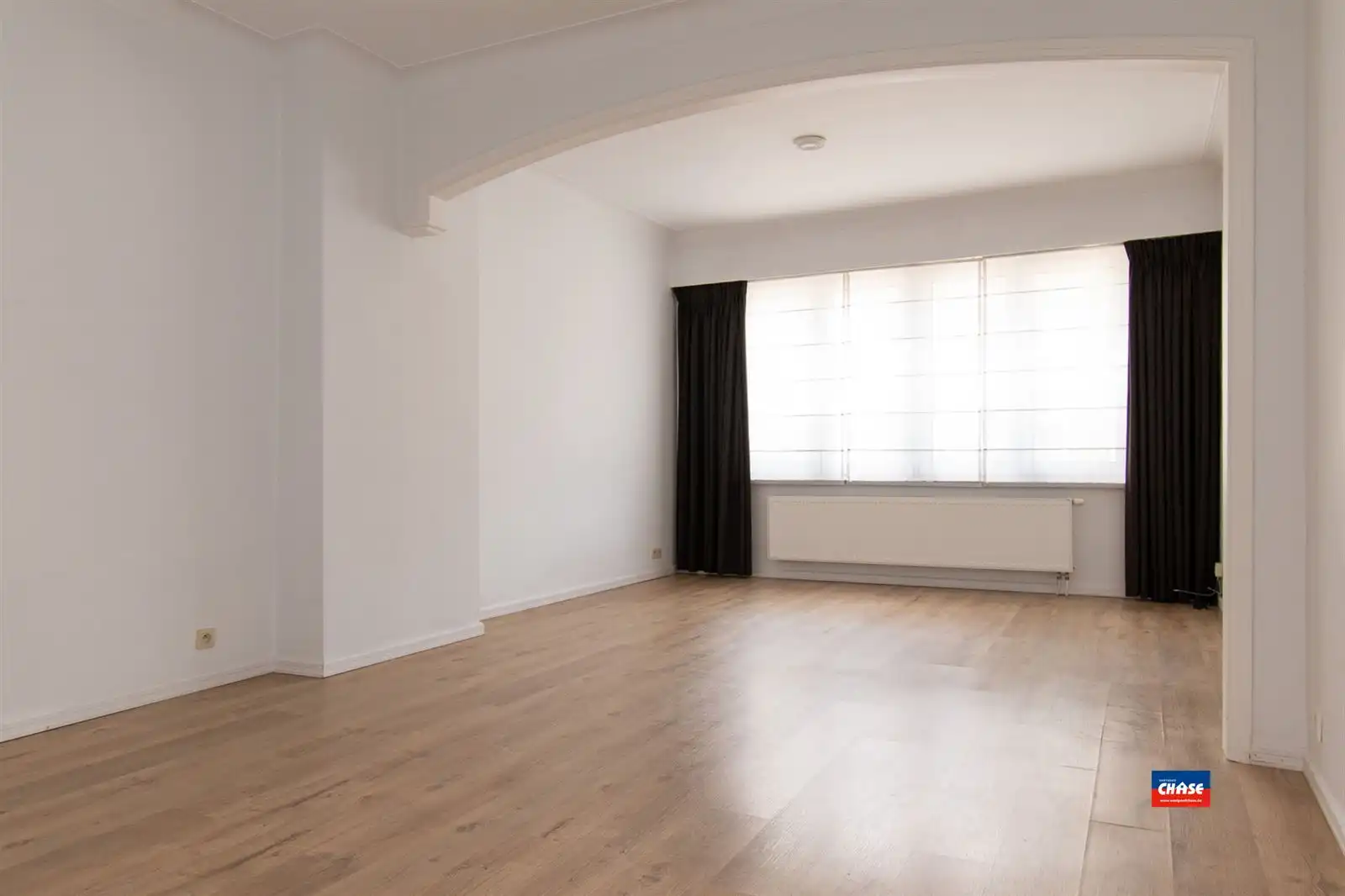 Sfeervol gerenoveerd gelijkvloers appartement met mooie tuin foto 6