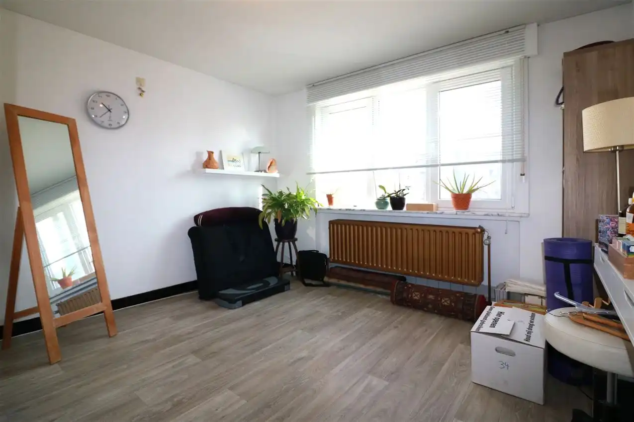 Gusting gelegen woning met 2 slpk, garage en tuin foto 18