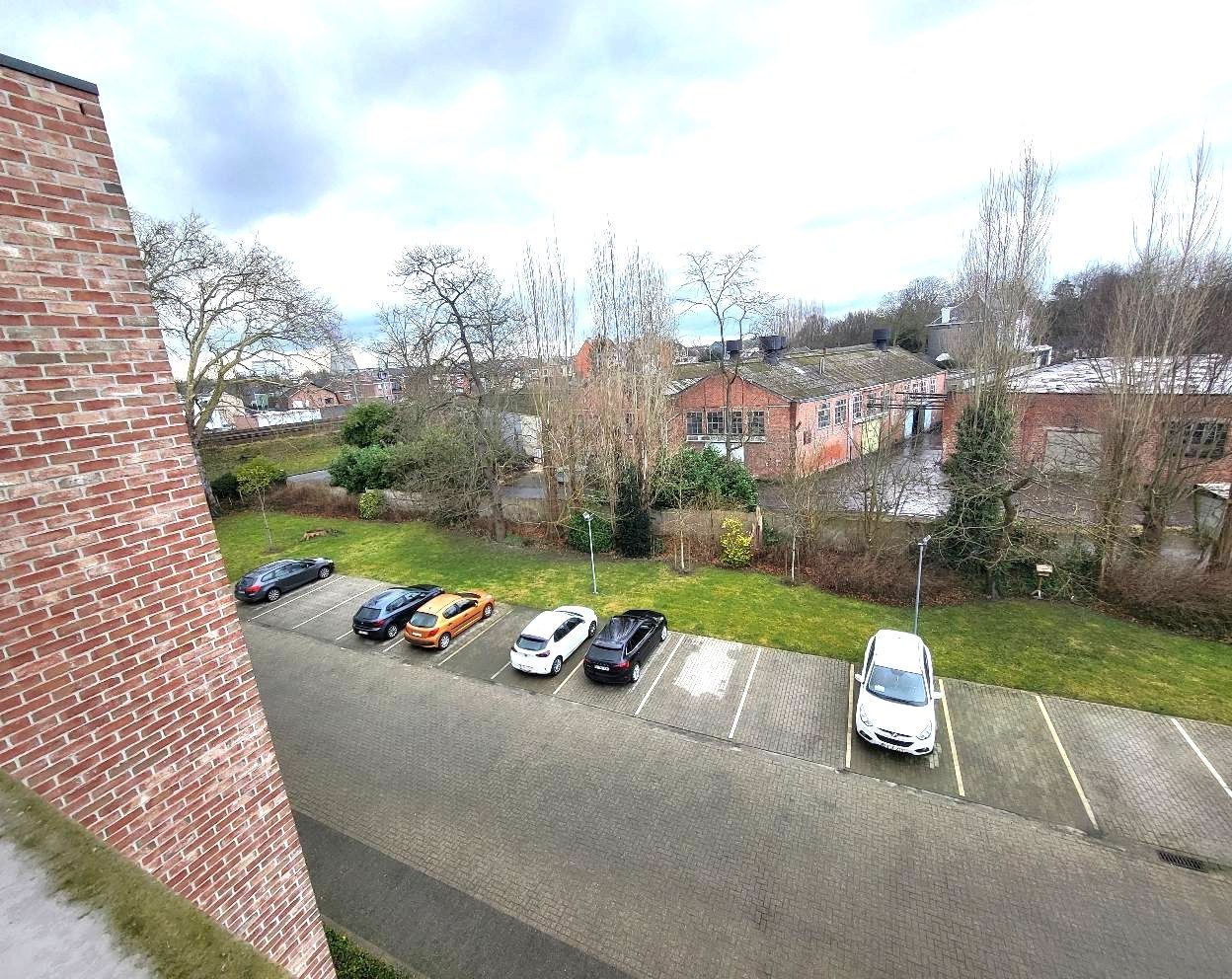 Schitterend appartement (3de verdieping) met ruim terras....buiten stadscentrum. foto 25