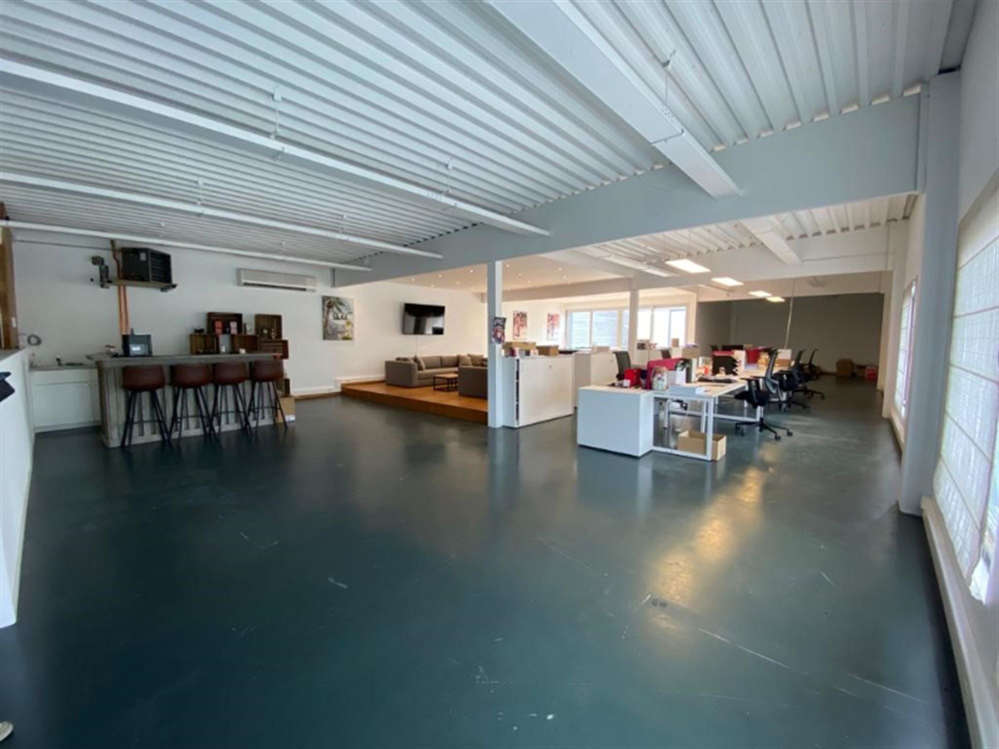 Prachtige kantoorruimte van 380m² op toplocatie. foto {{pictureIndex}}