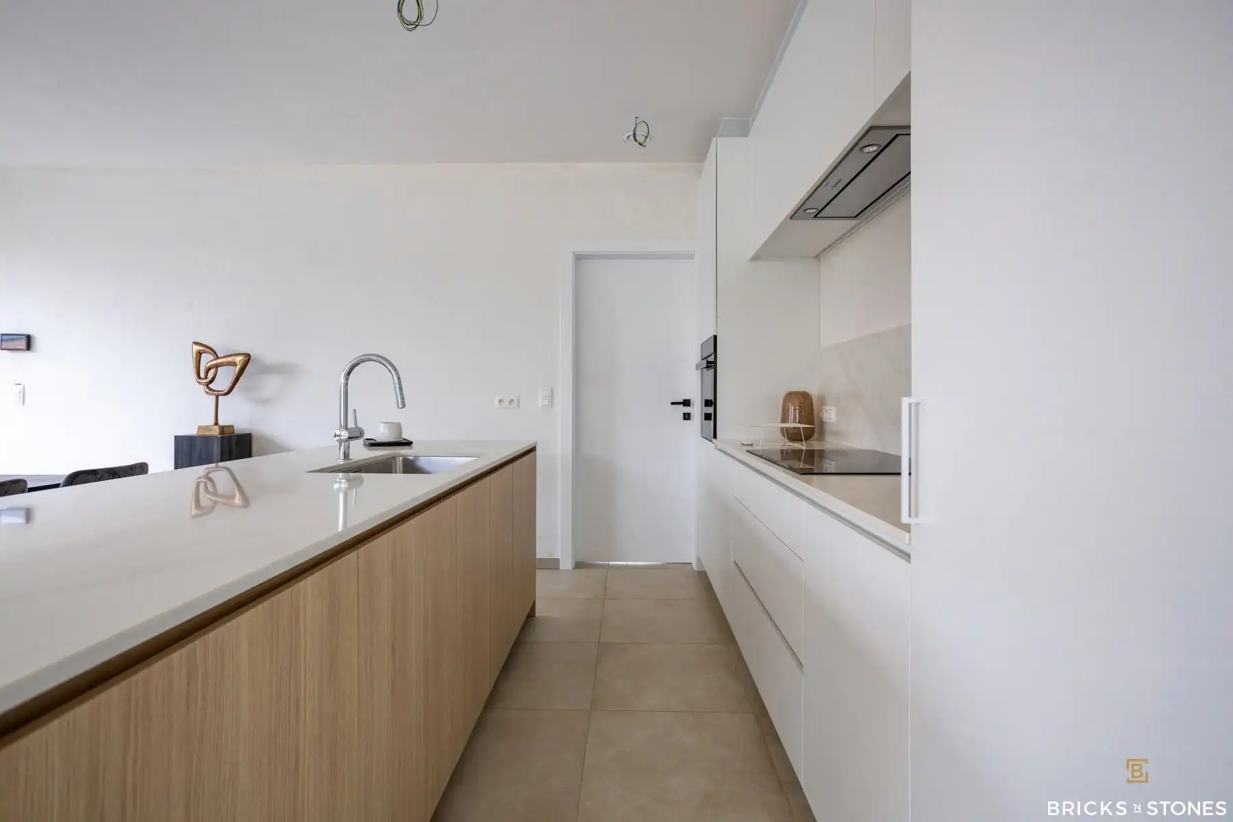 Stijlvolle nieuwbouwwoning met tuin, 3 slpks & 2 badk foto 5