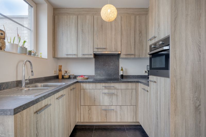 Lichtrijke duplex met 3 slaapkamers en garage. foto 6