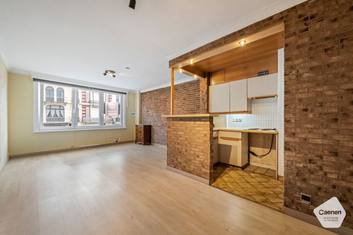 Te renoveren twee slaapkamer appartement vlakbij het strand foto 3