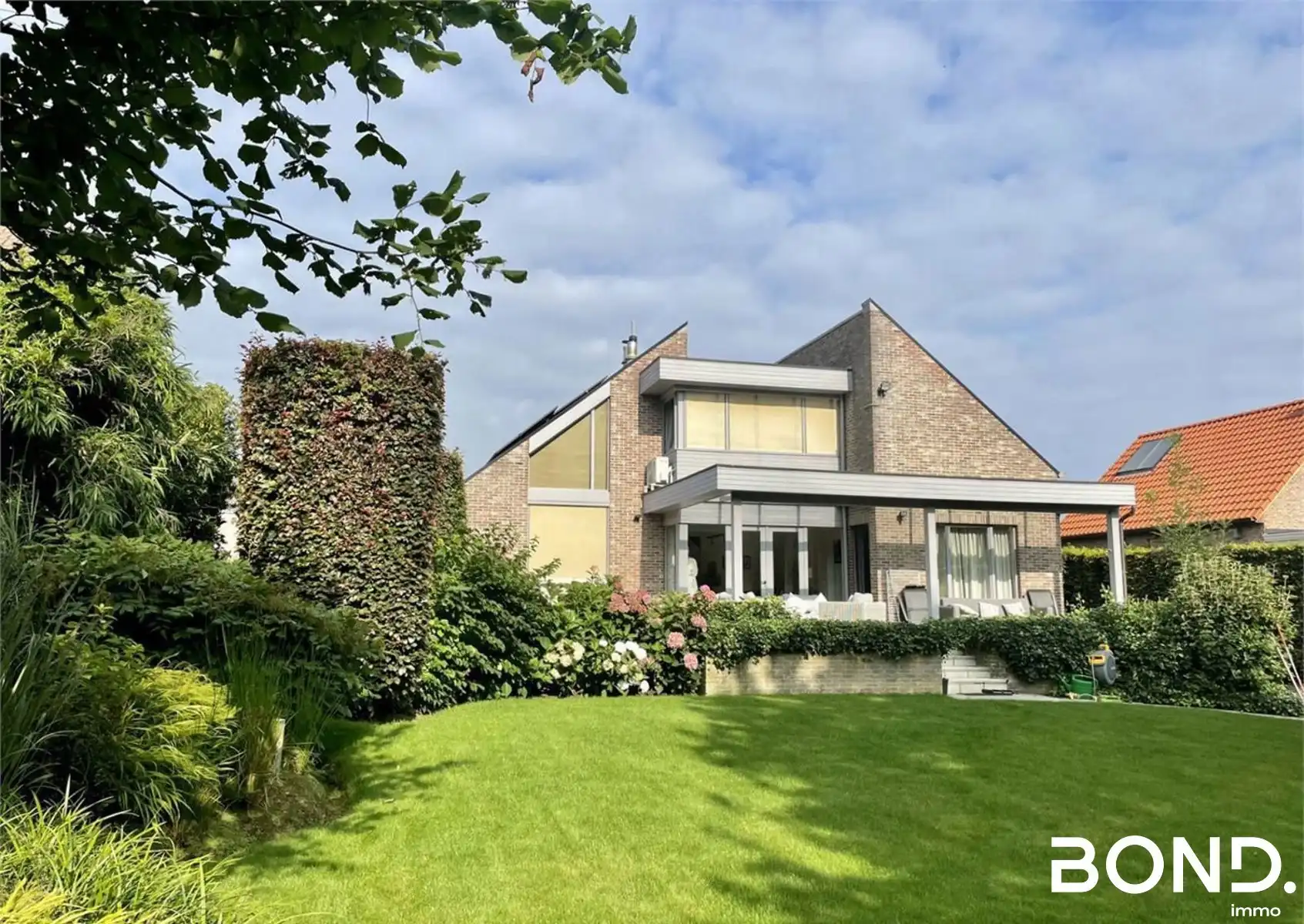 MODERNE VILLA  MET 3 SLAAPKAMERS TE HUUR! foto {{pictureIndex}}