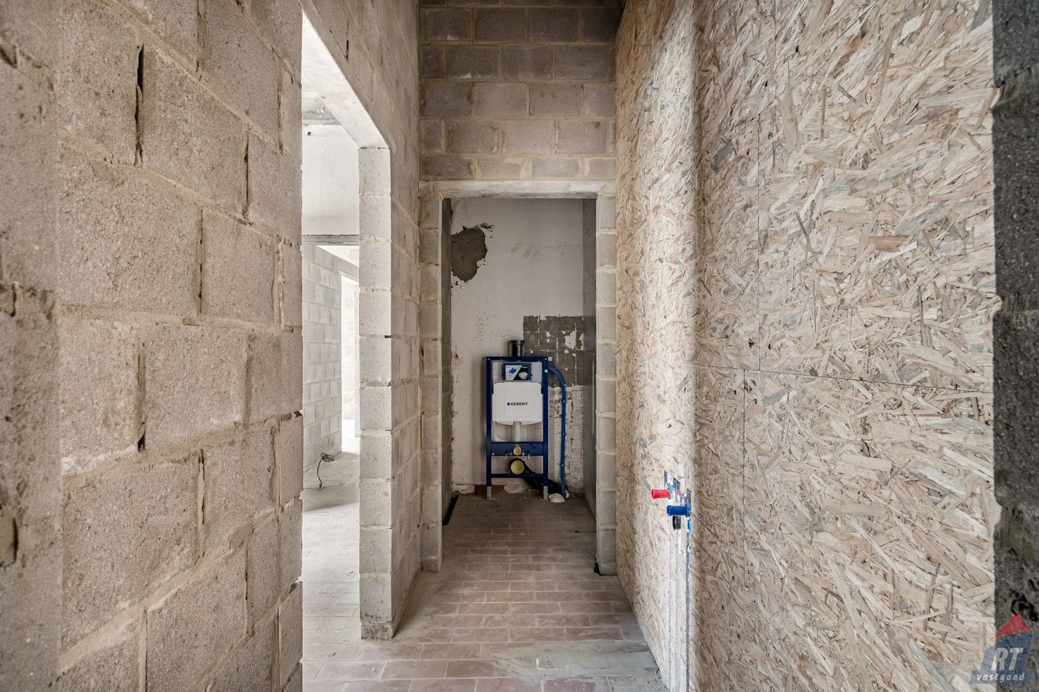 Opbrengsteigendom bestaande uit 2 handelsruimtes en een ruim appartement foto 18