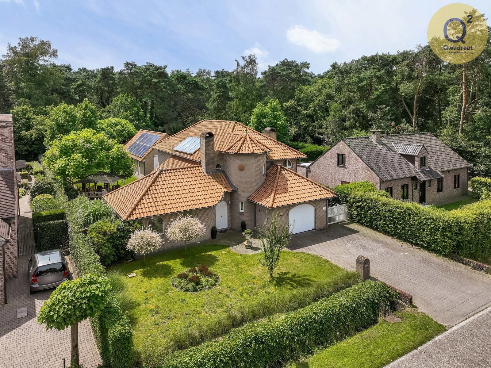 Charmante jonge villa met 4 slks en magazijn op ruim perceel foto {{pictureIndex}}