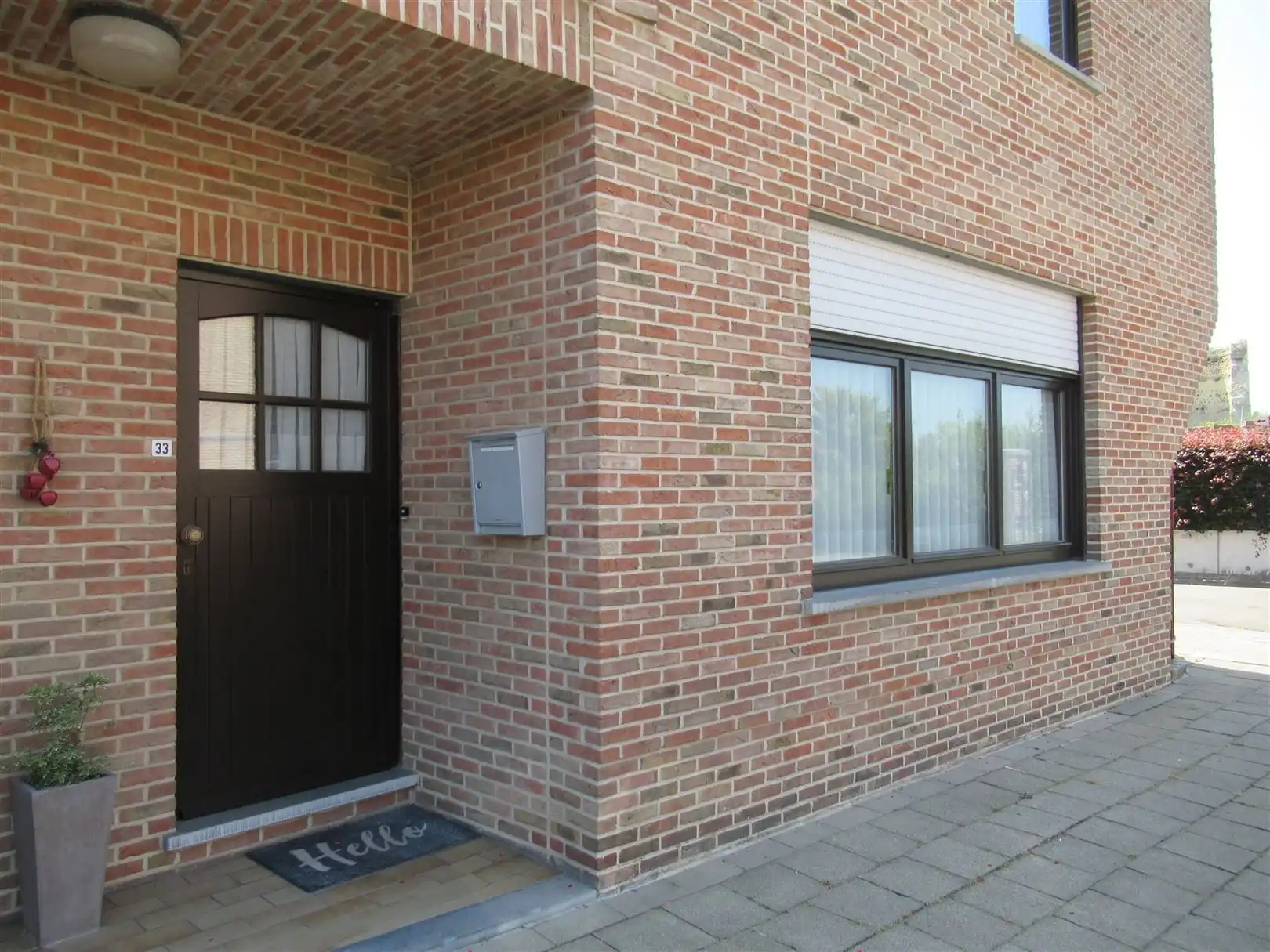 Gelijkvloers appartement met garage. foto 3