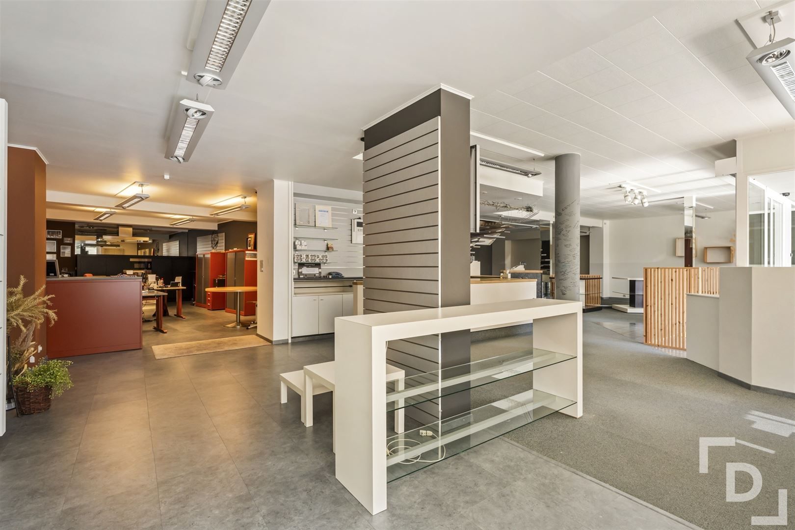 Ruime handelszaak met woonst & verhuurd appartement te koop in Poelkapelle. foto 12