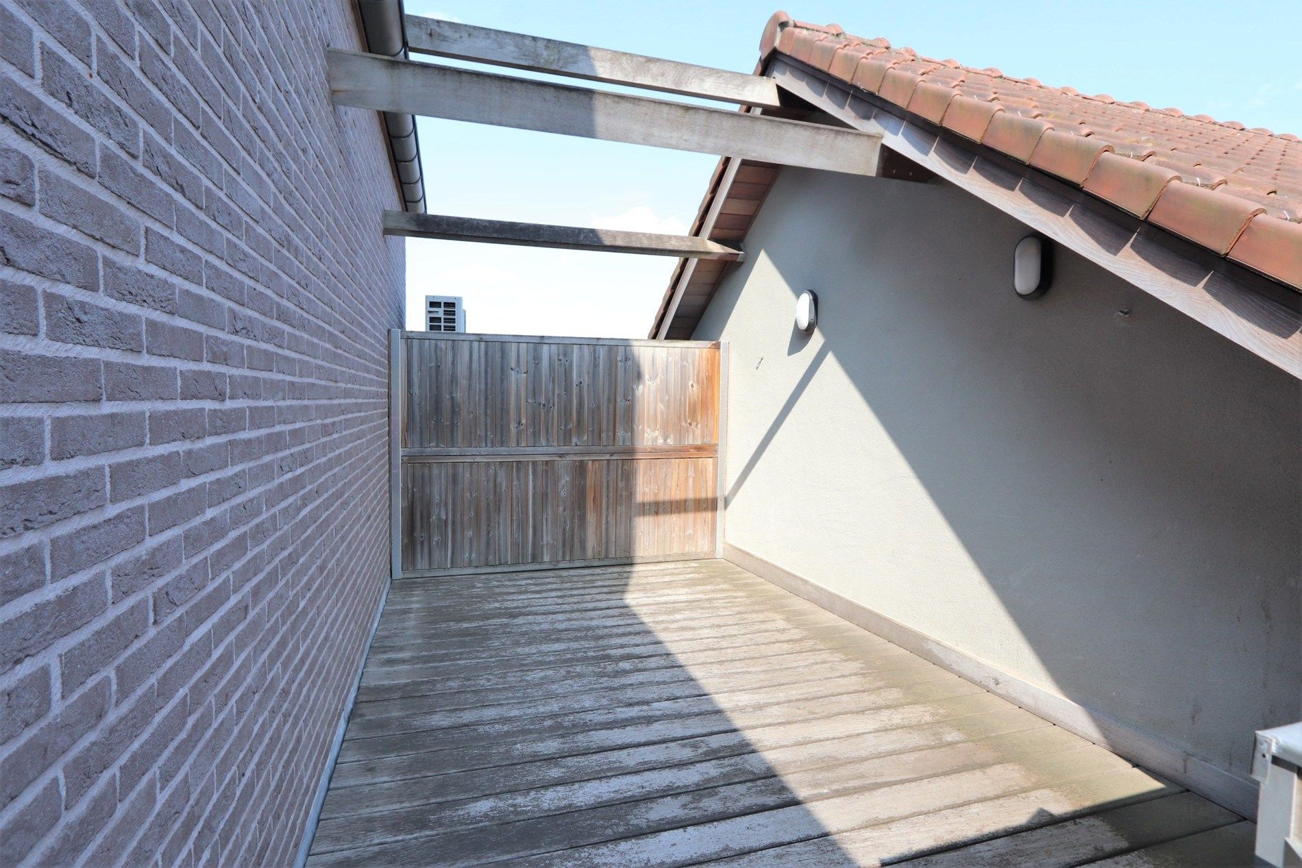 MODERN TWEESLAAPKAMERAPPARTEMENT MET TERRAS foto 13