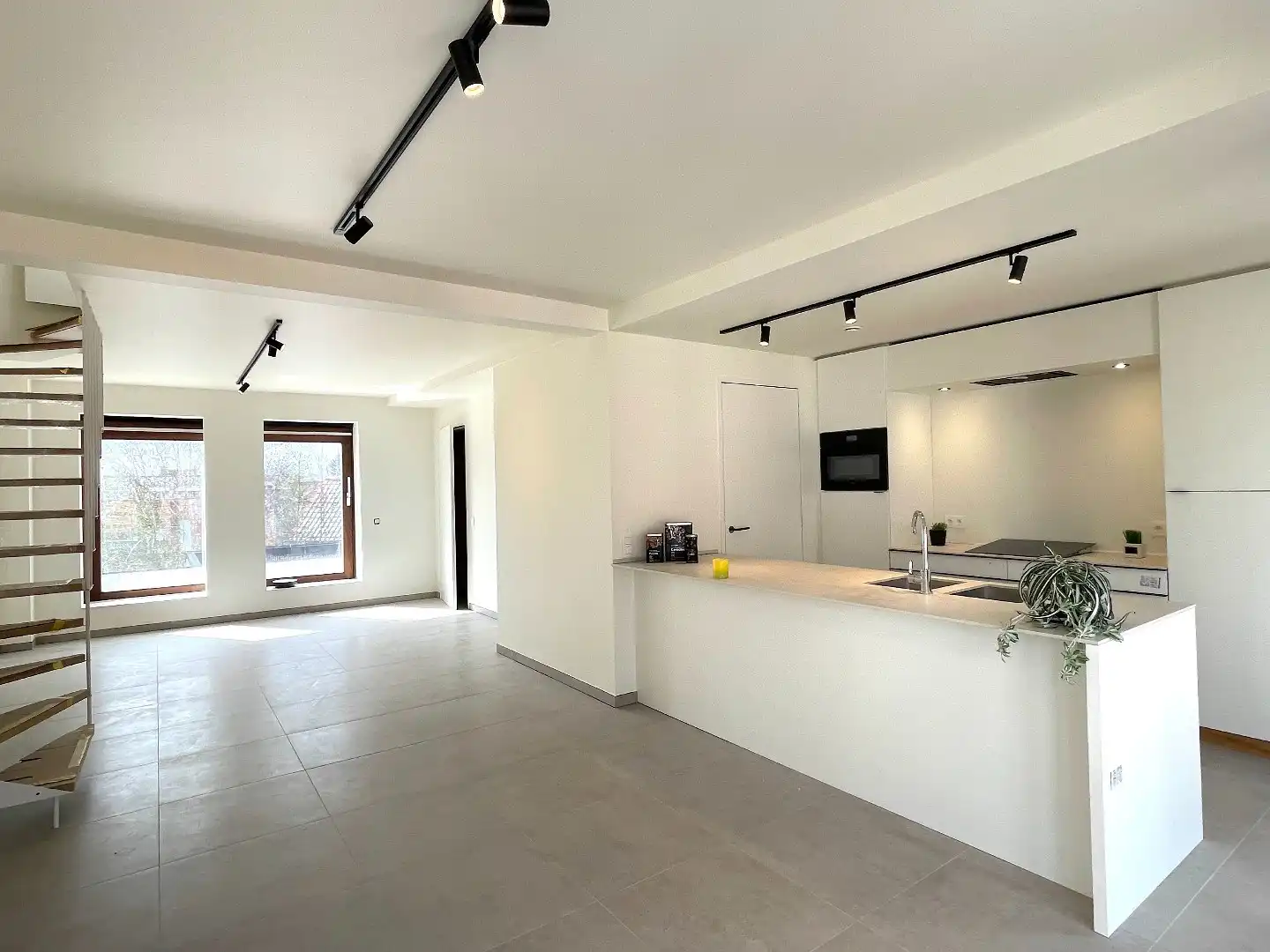 Prachtig, lichtrijk duplex-appartement in hartje Wevelgem!  foto 7