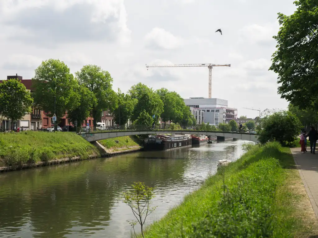 Duurzame stadswoning met 4 slaapkamers en zuidgerichte tuin nabij de Coupure foto 4