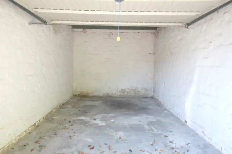 Ideale garage te koop in Sint-Amandsberg - Perfecte oplossing voor uw parkeermogelijkheden! foto 3