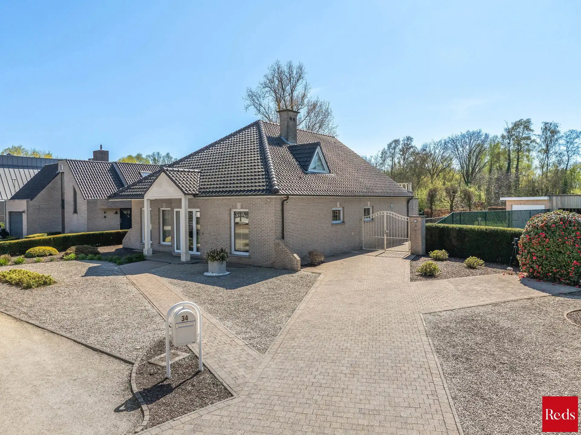 Ruime woning in oase van rust met prachtige tuin foto 3