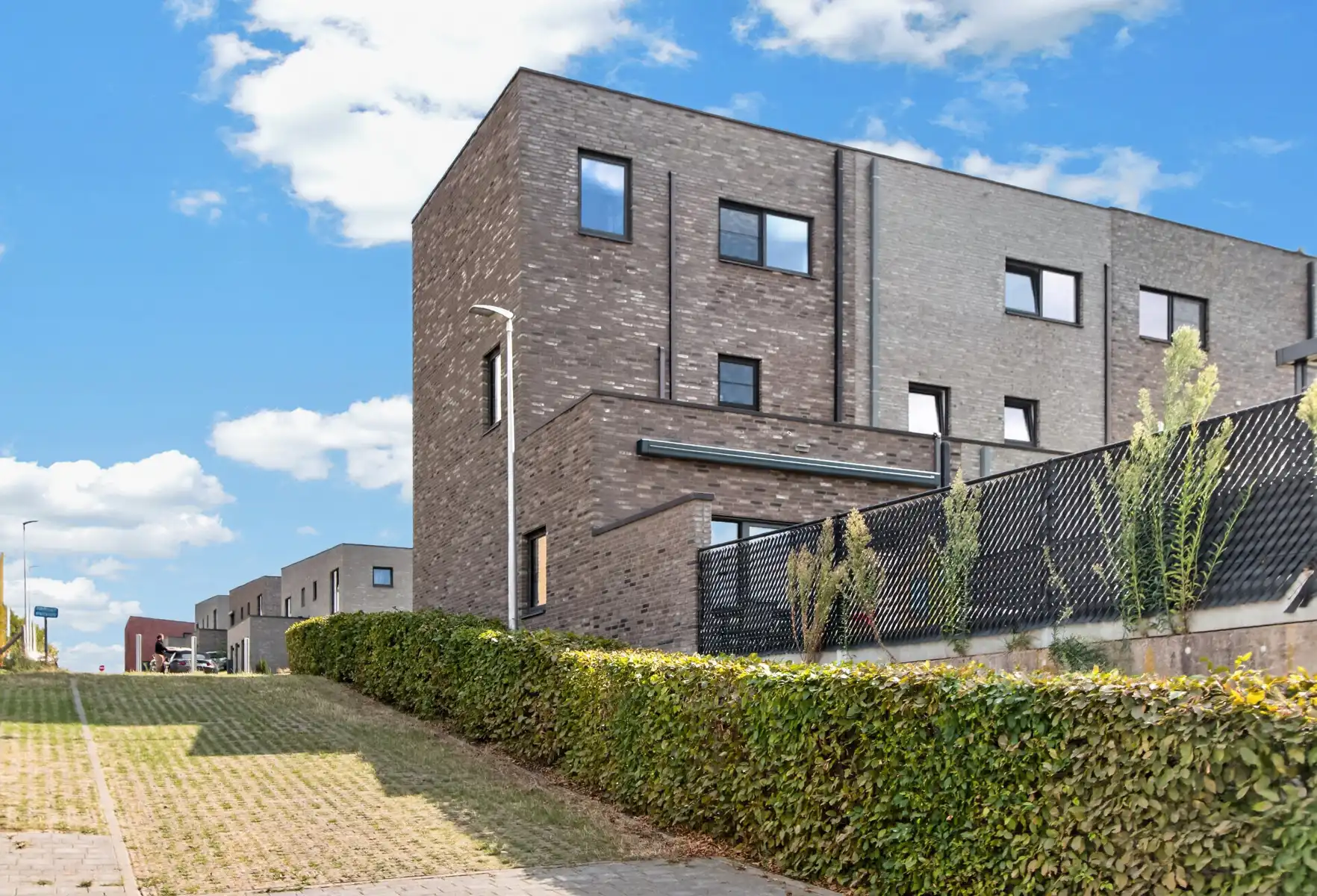 WONING - 3 SLK - TUIN - TERRAS - 2 PARKINGS - ENERGIEZUINIG foto 2