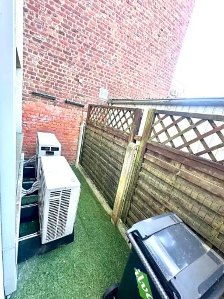 INSTAPKLARE WONING MET GARAGE EN 2 SLAAPKAMERS foto 23