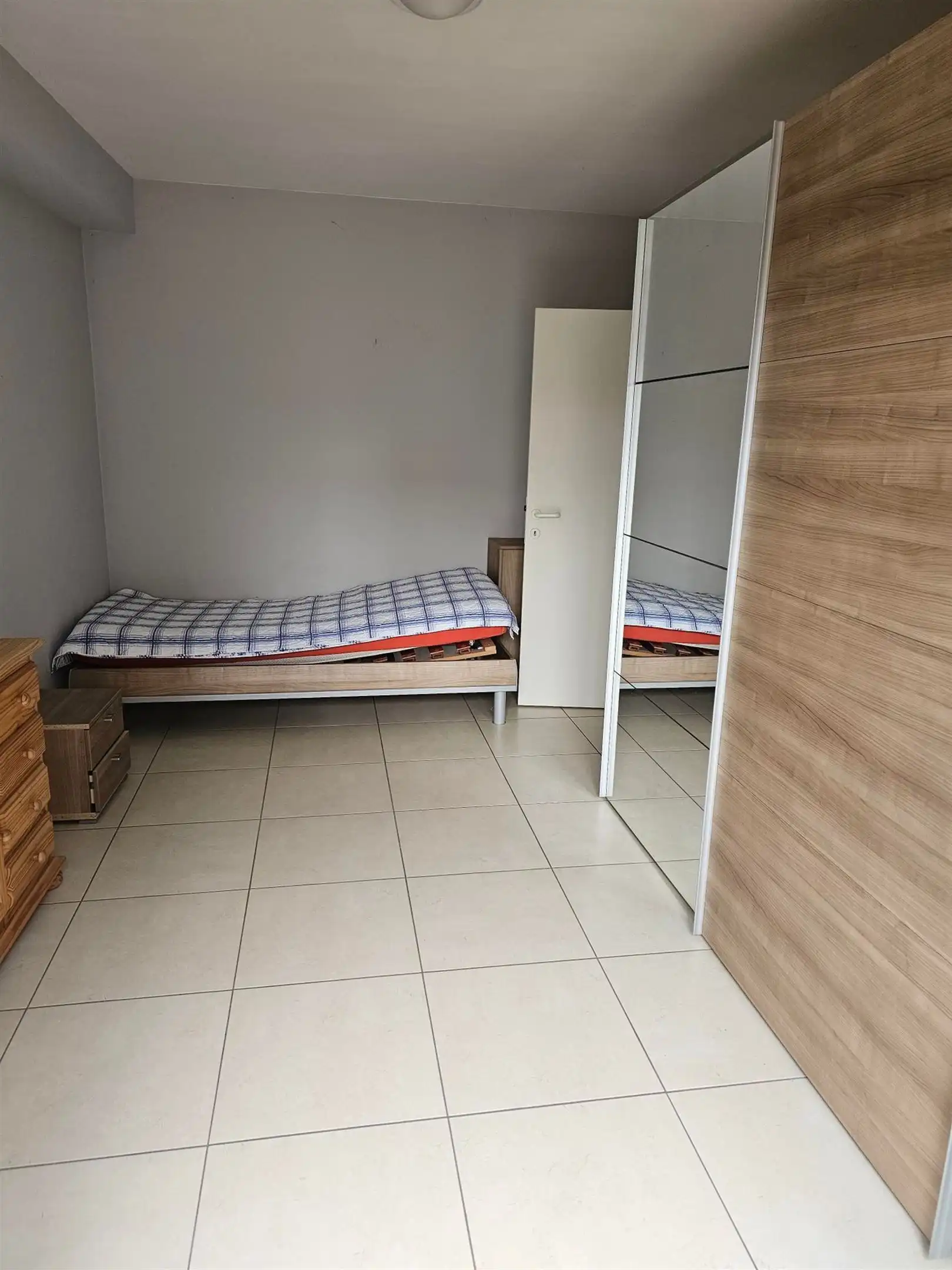 Gezellig gelijkvloers appartement met groot terras en één slaapkamer. foto 8