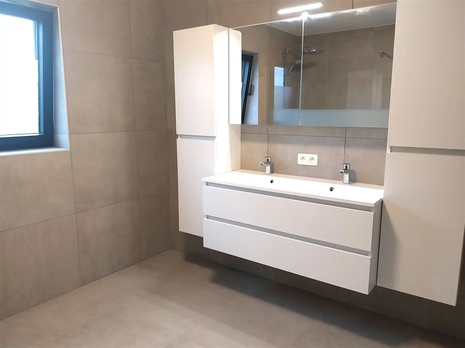 TE HUUR: Vrijstaande woning met 3 slaapkamers te Pelt! foto 15