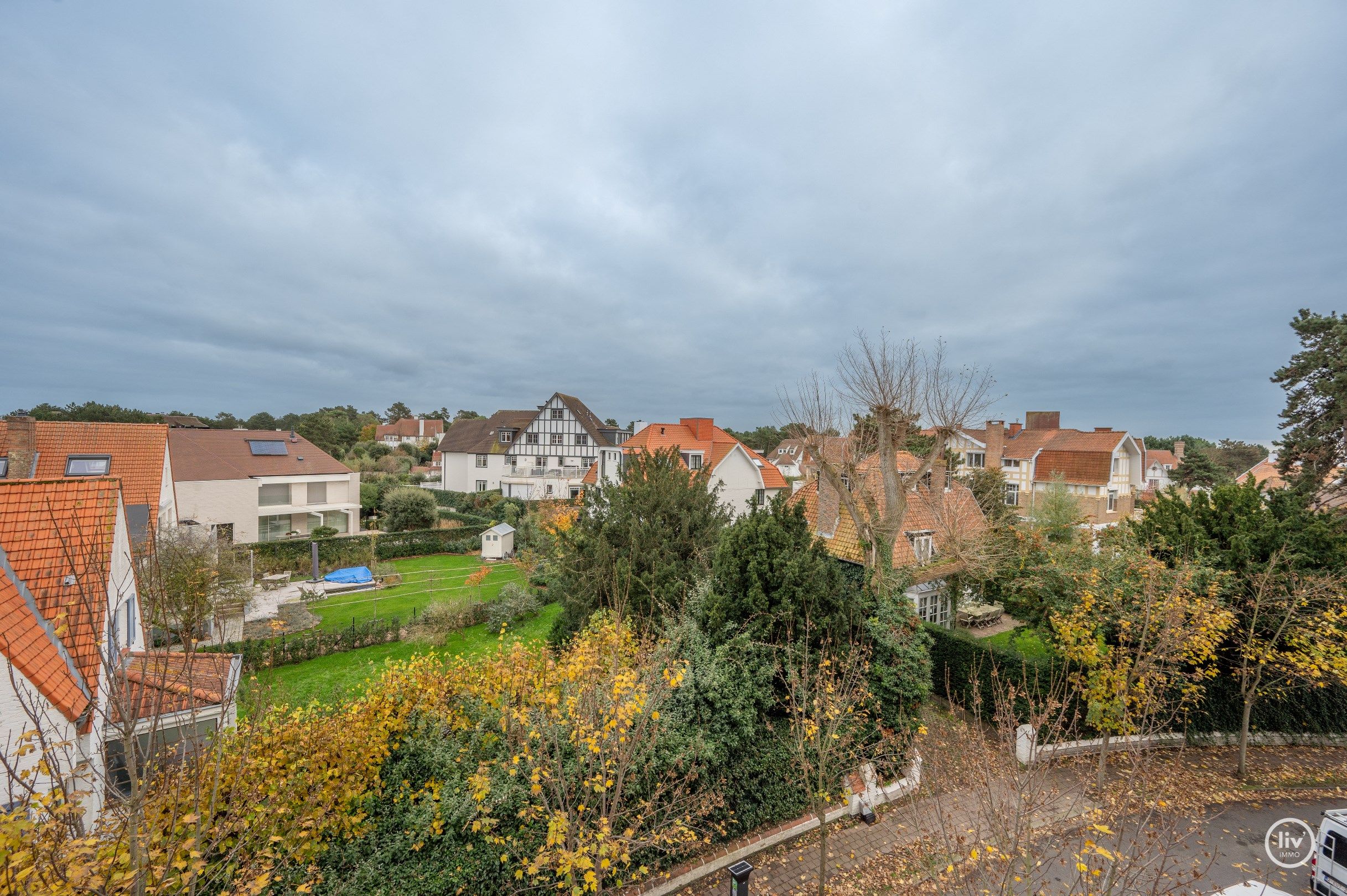  Verzorgd appartement met aangename gevelbreedte genietend van een prachtig open zicht op de villa's, gelegen in het centrum van Knokke. foto 4