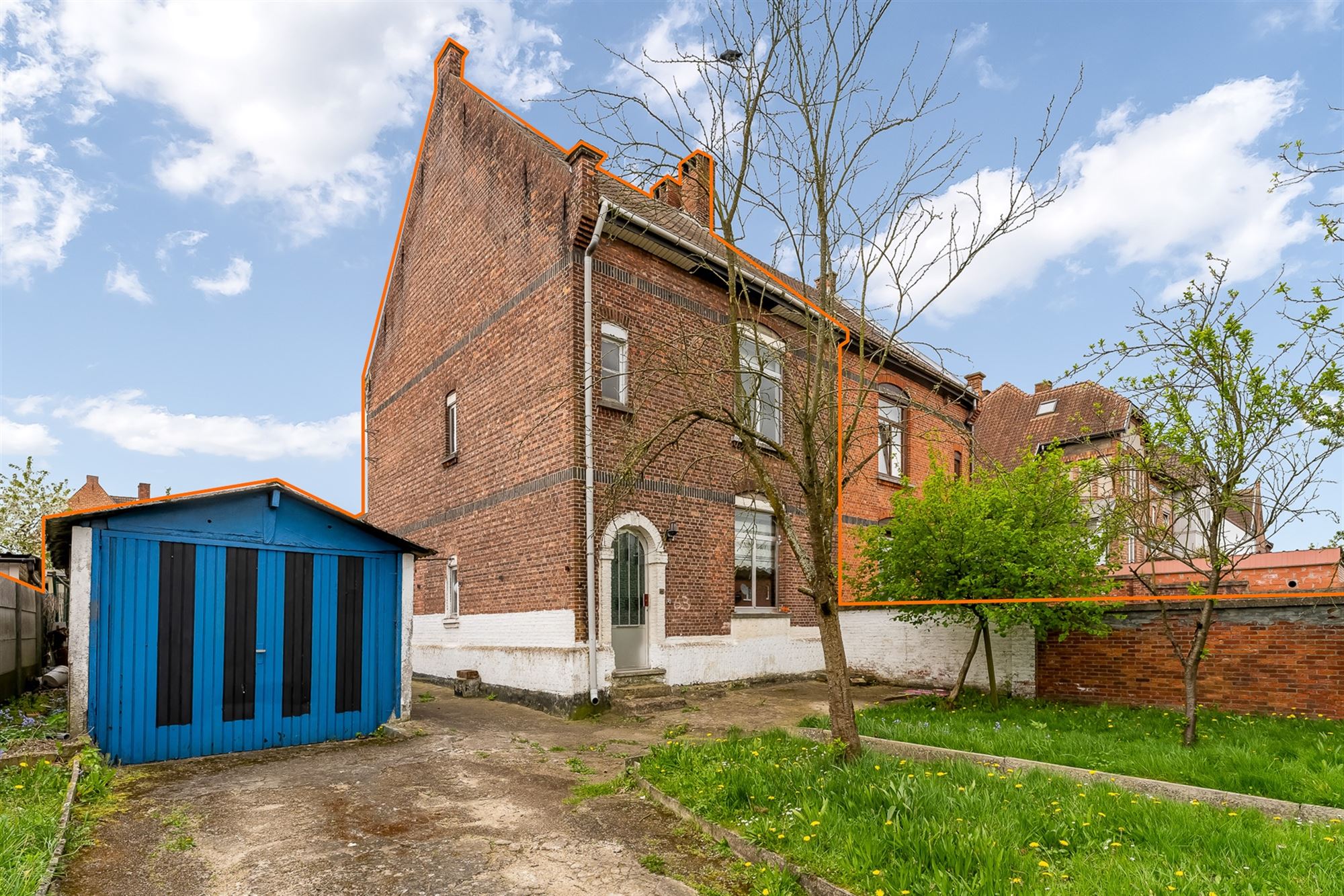 WONING MET KARAKTER EN VELE MOGELIJKHEDEN OP CENTRALE LIGGING TE BERINGEN foto 1