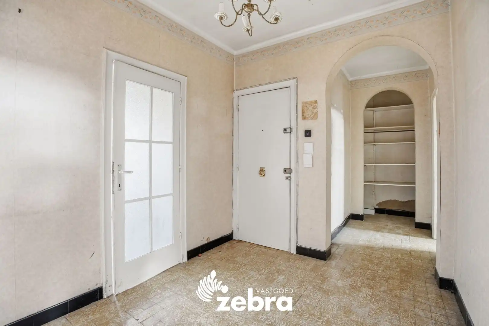 Te renoveren appartement op centrale ligging in Kortrijk! foto 4