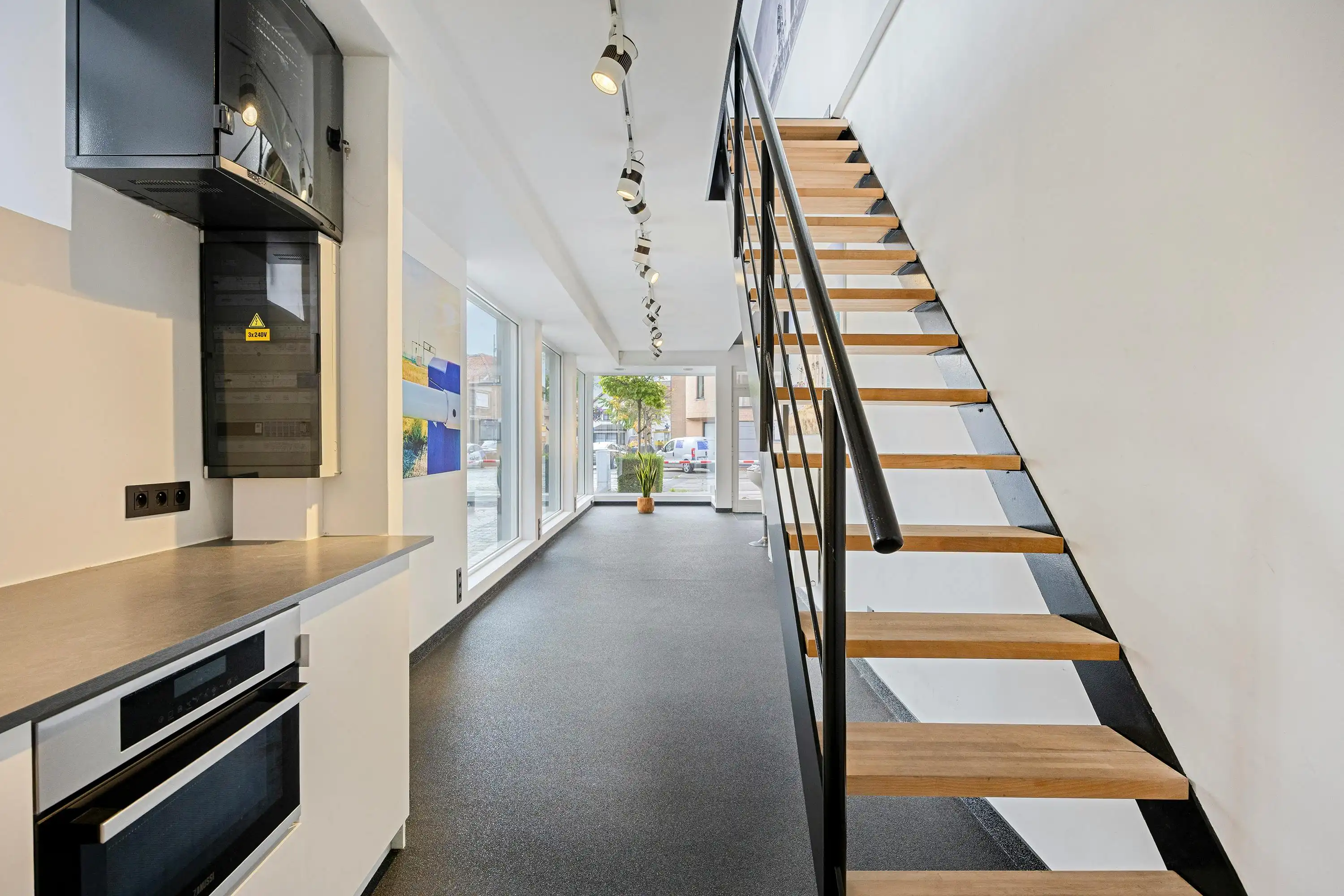 Veelzijdig eigendom met ruime woning, handelspand en magazijn foto 36
