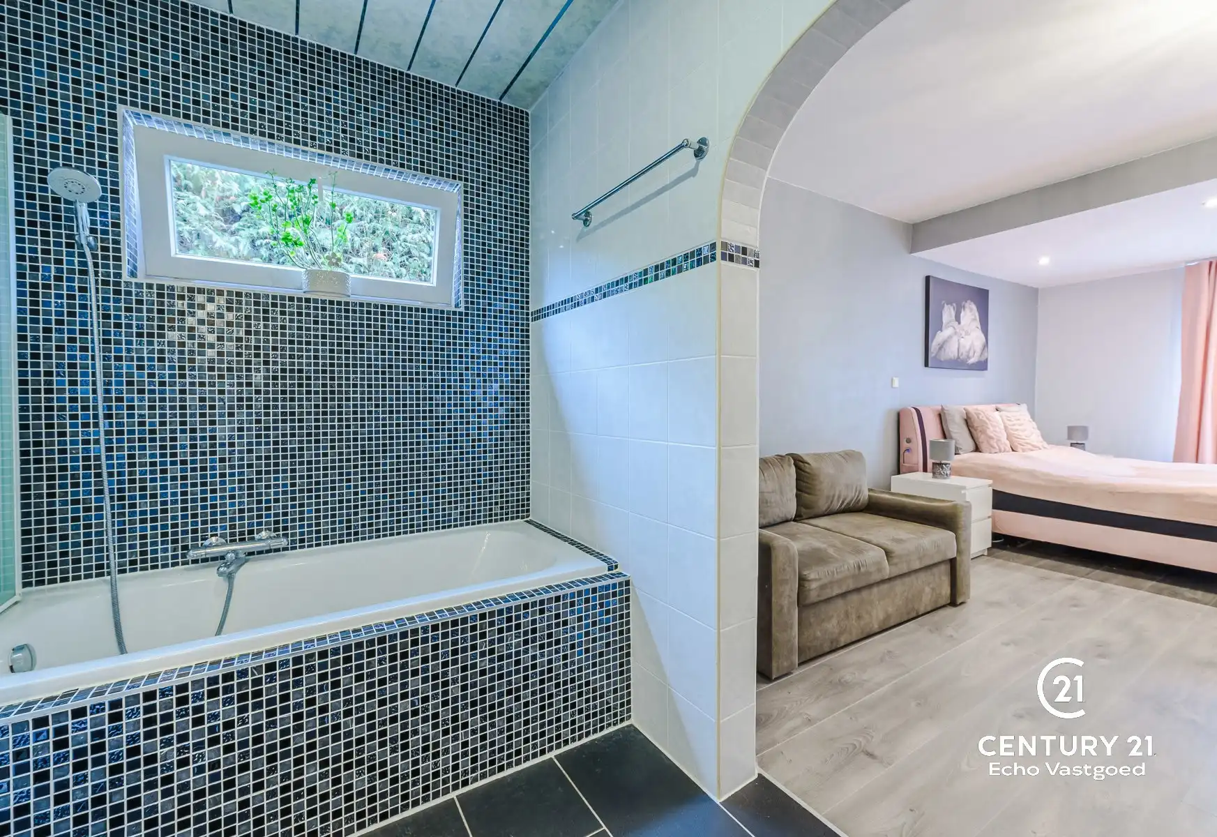 Gerenoveerde vrijstaande villa met verwarmd zwembad foto 5