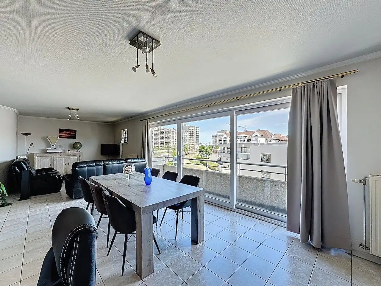 Ruim en functioneel appartement met drie slaapkamers vlakbij het Vissershuldeplein te Heist foto 5