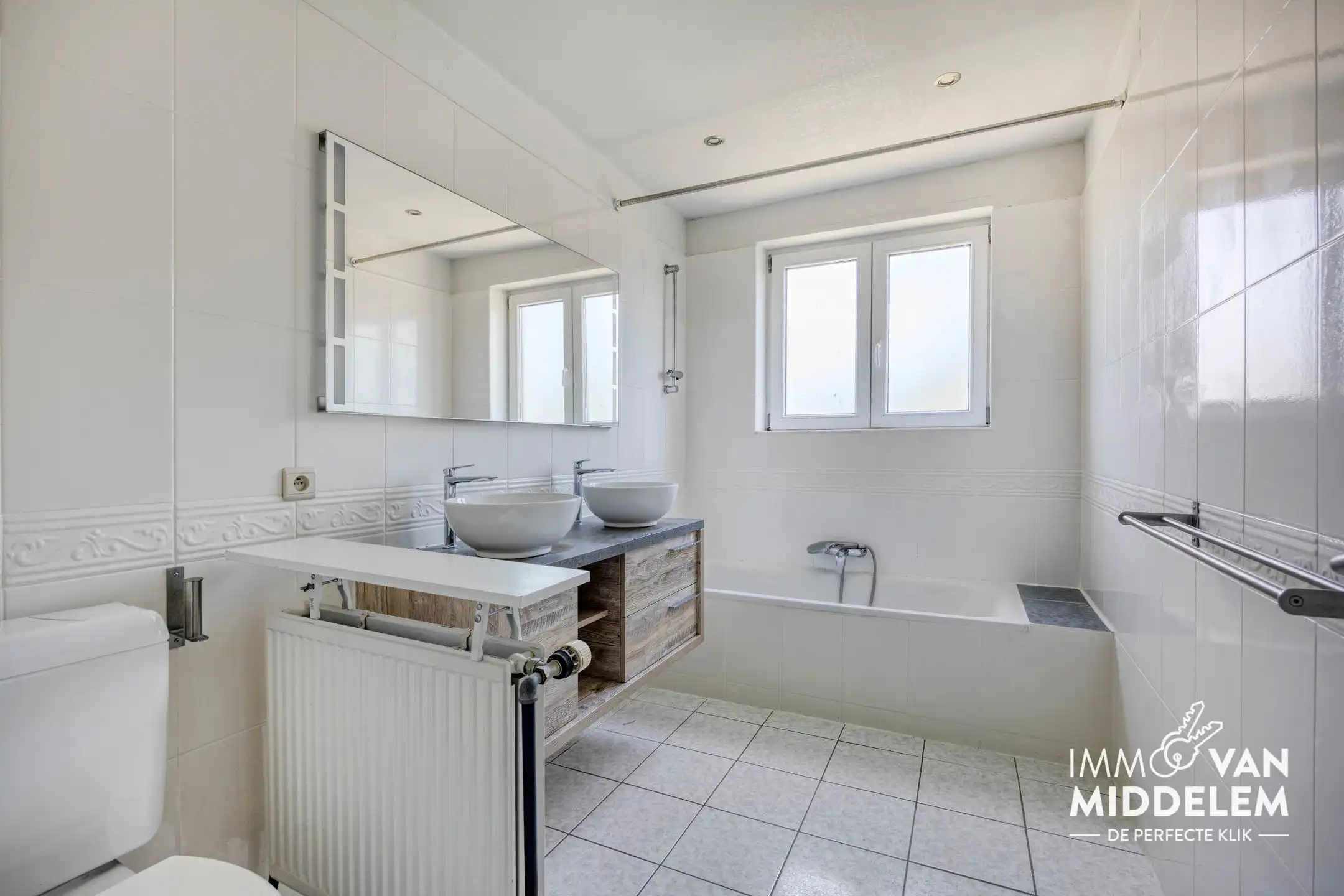 INSTAPKLARE GEZINSWONING MET 3 SLPK, GARAGE EN TUIN foto 10