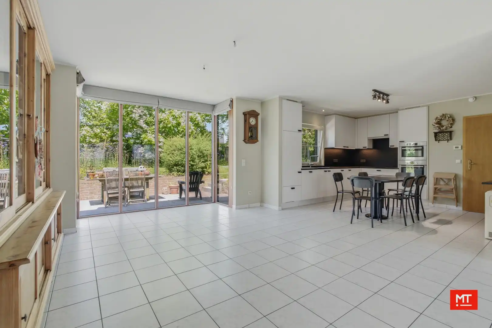 Alleenstaande woning met 4 slaapkamers, zonnige tuin en garage op de Molenhoek foto 4