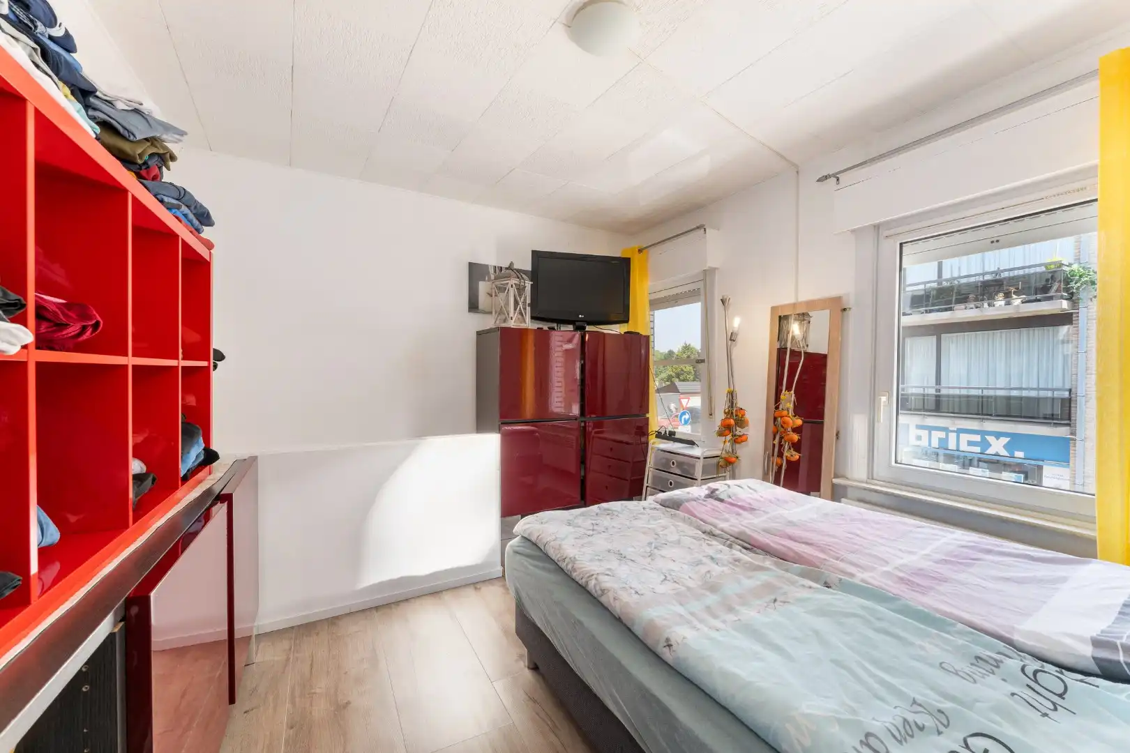 Centrale rijwoning met drie slaapkamers en terras in hartje Roeselare foto 12