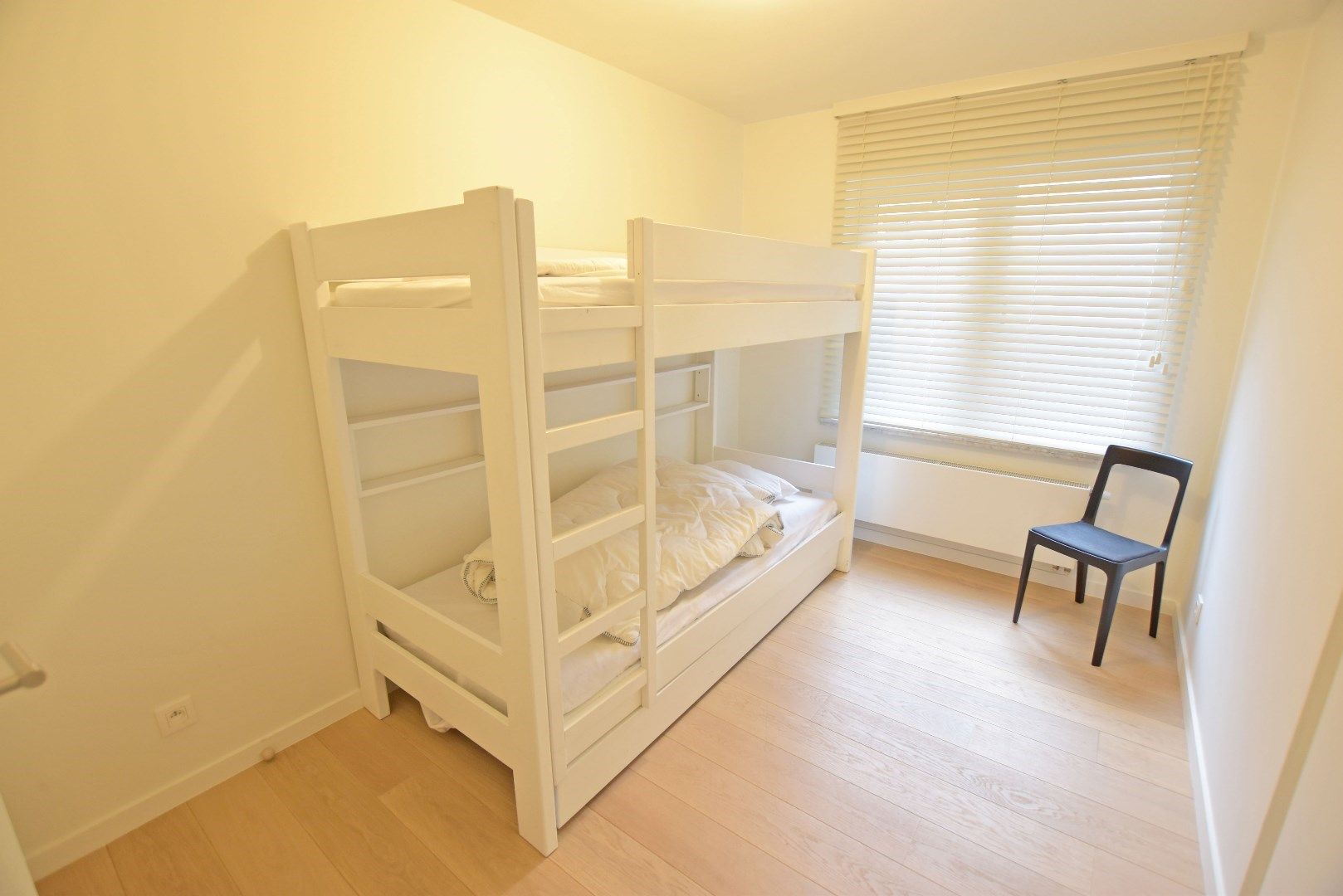 Mooi gemeubeld appartement in hartje Zoute met lateraal zeezicht!  foto 6