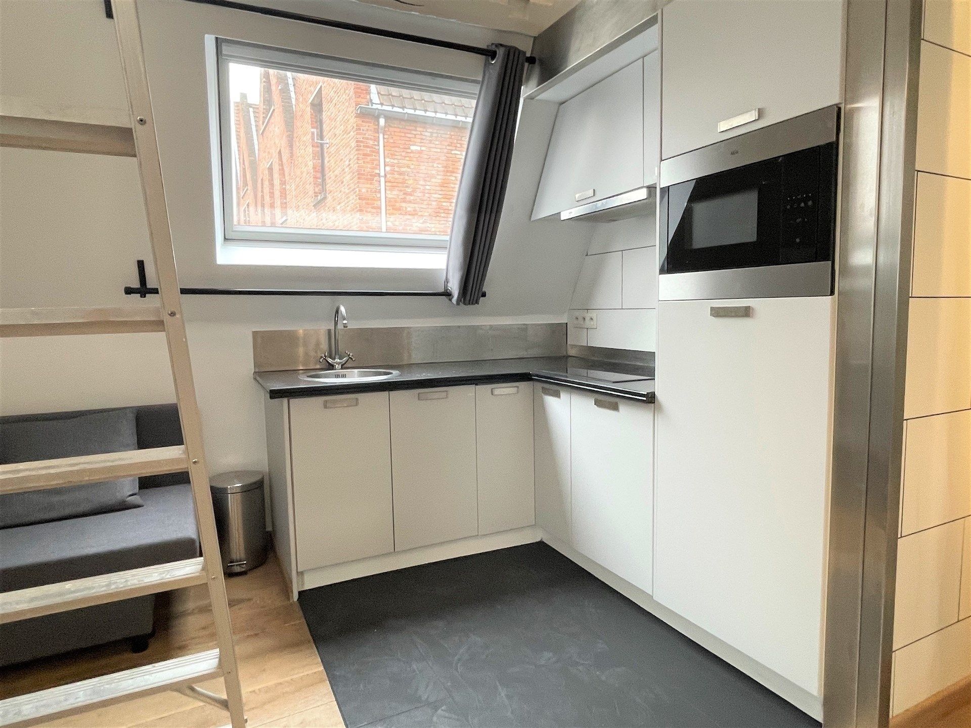 Gemeubeld app met twee BK aan de Grote Markt! foto 4