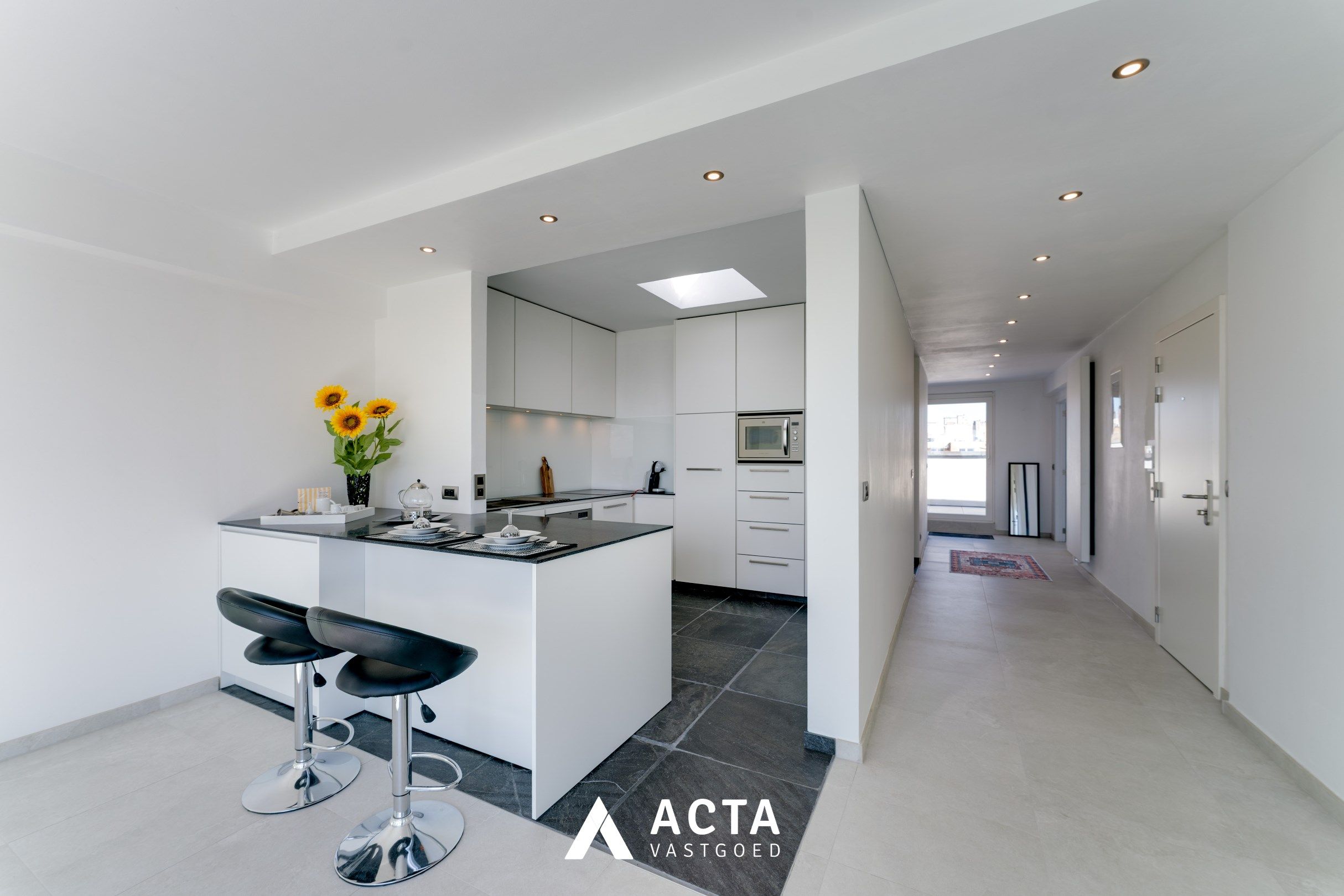 Gerenoveerde penthouse met drie slaapkamers aan het Leopoldpark foto 4