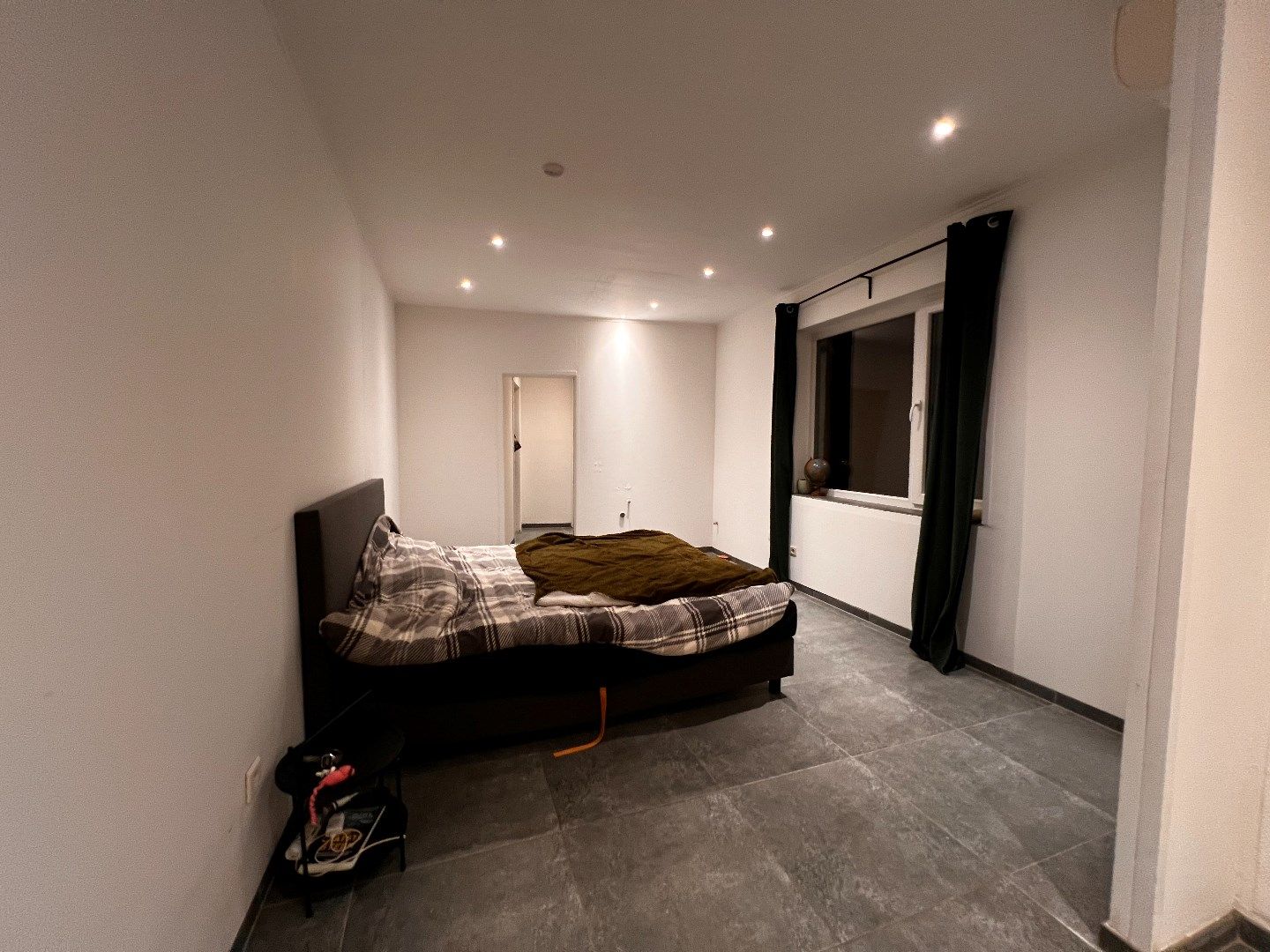RUIM HANDELSPAND MET APPARTEMENT EN GARAGE IN CENTRUM POPERINGE foto 7