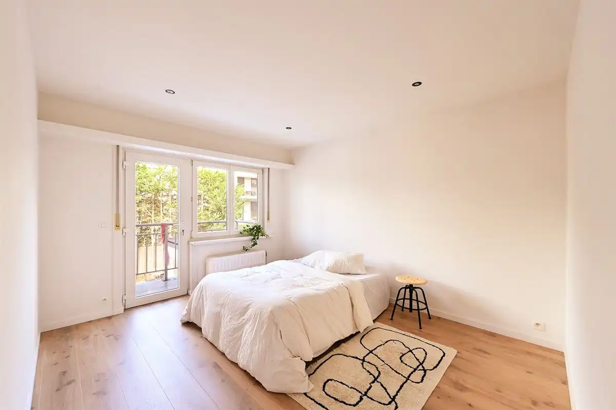Lichtrijk hoekappartement in hartje Brasschaat foto 12