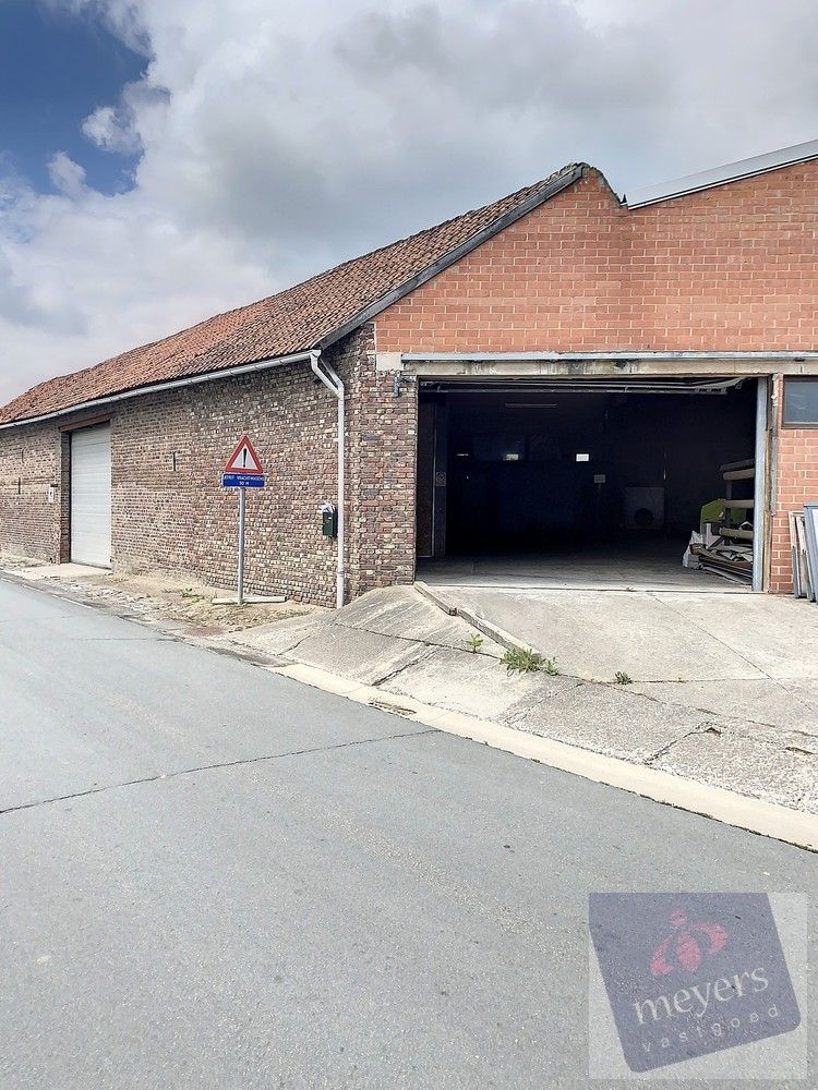 Afsluitbaar atelier (88m²) in Sint-Truiden foto {{pictureIndex}}