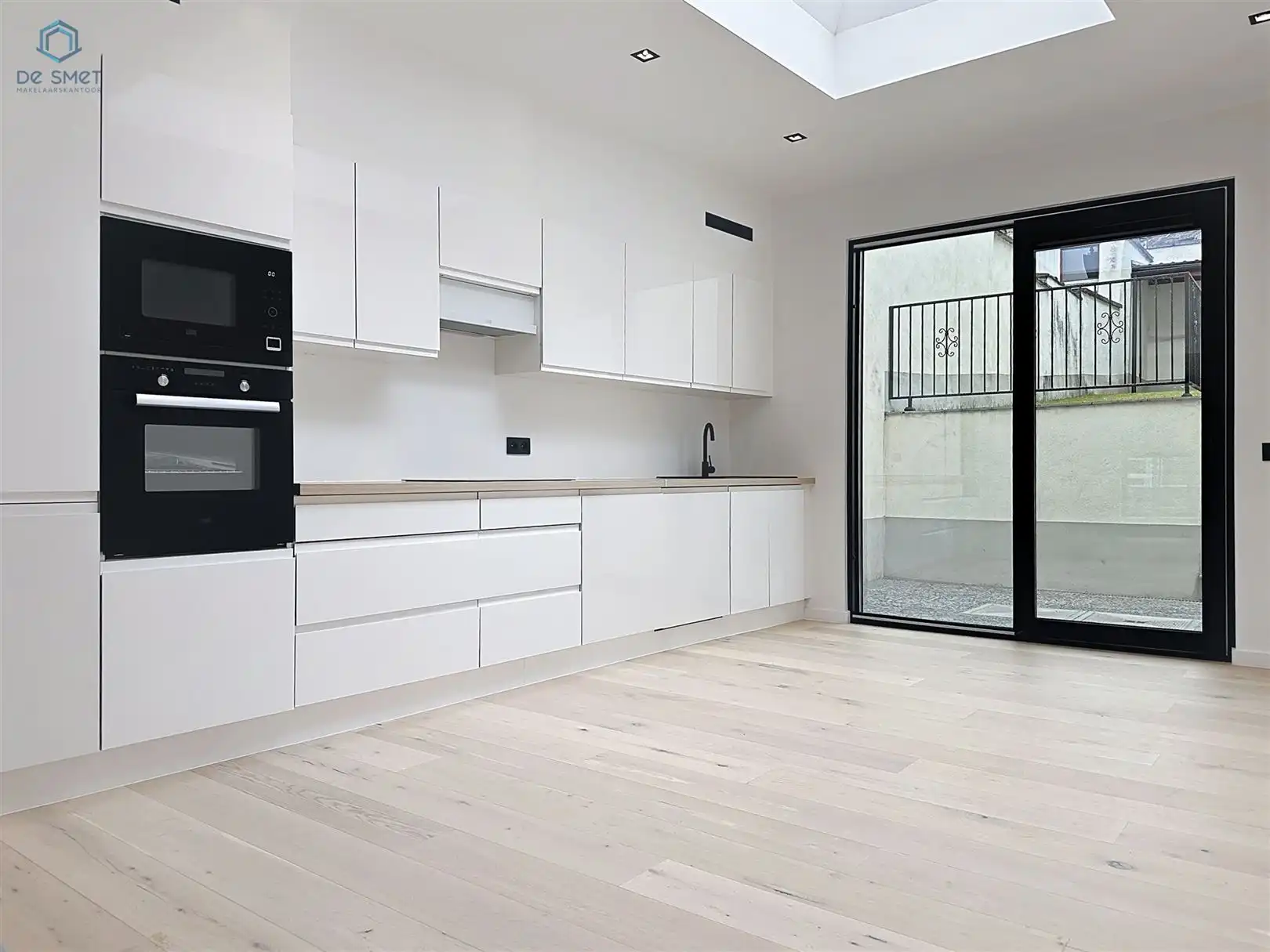 Prachtig gerenoveerde herenwoning met 5 slpks, 2 badkamers en tuin in het hart van Geraardsbergen foto 2