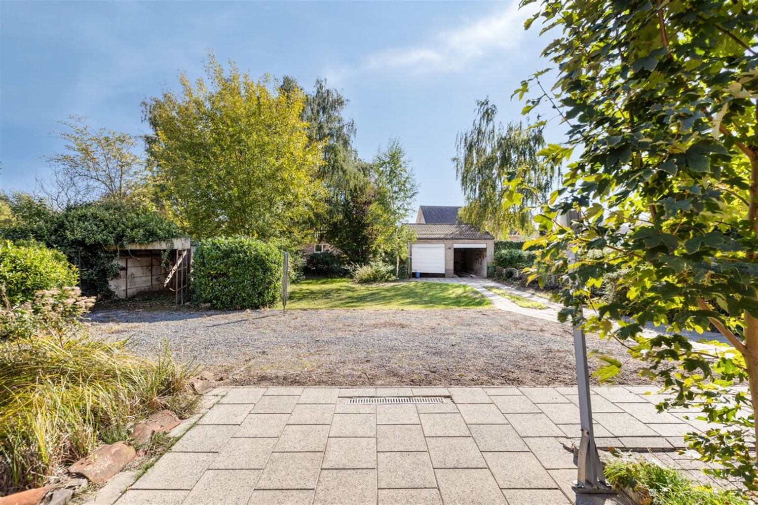 Vrijstaande woning met 3 slaapkamers, ruime tuin en garages op een riant perceel van 9a18ca, rustig gelegen nabij het centrum van Maaseik.  foto 23