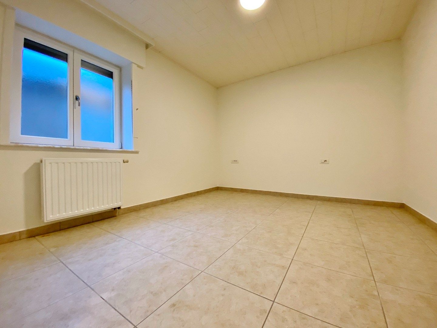 Vernieuwde woning met garage, tuin en uitweg in de dorpskern.  foto 6