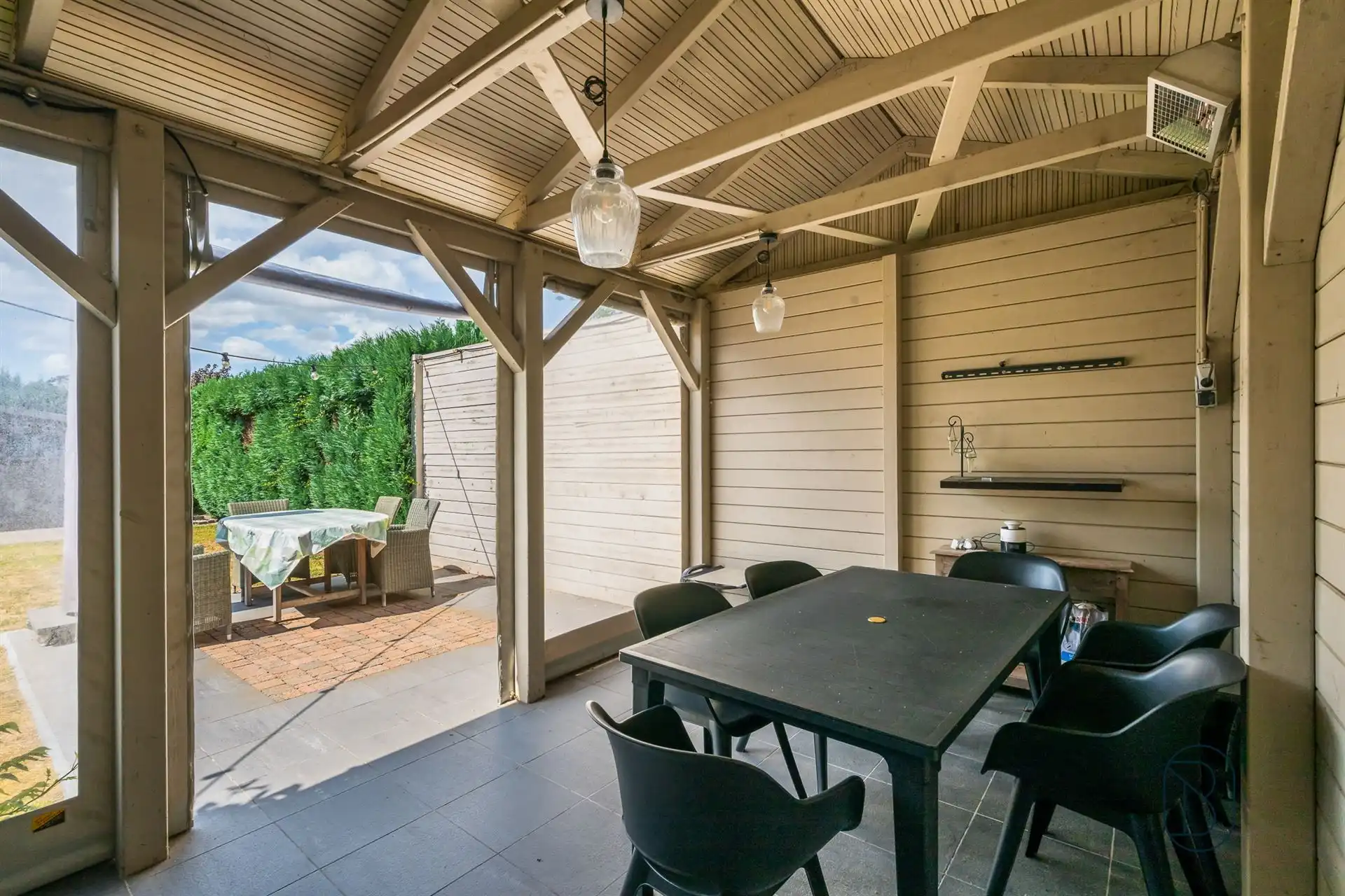 Ruime gezinswoning met 5 slaapkamers, veranda en tuin! foto 5
