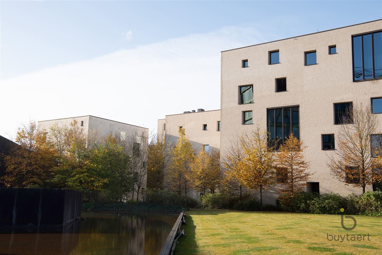 UNIEK GELIJKVLOERS APPARTEMENT OP DE KANAALSITE VAN AXEL VERVOORDT foto 16