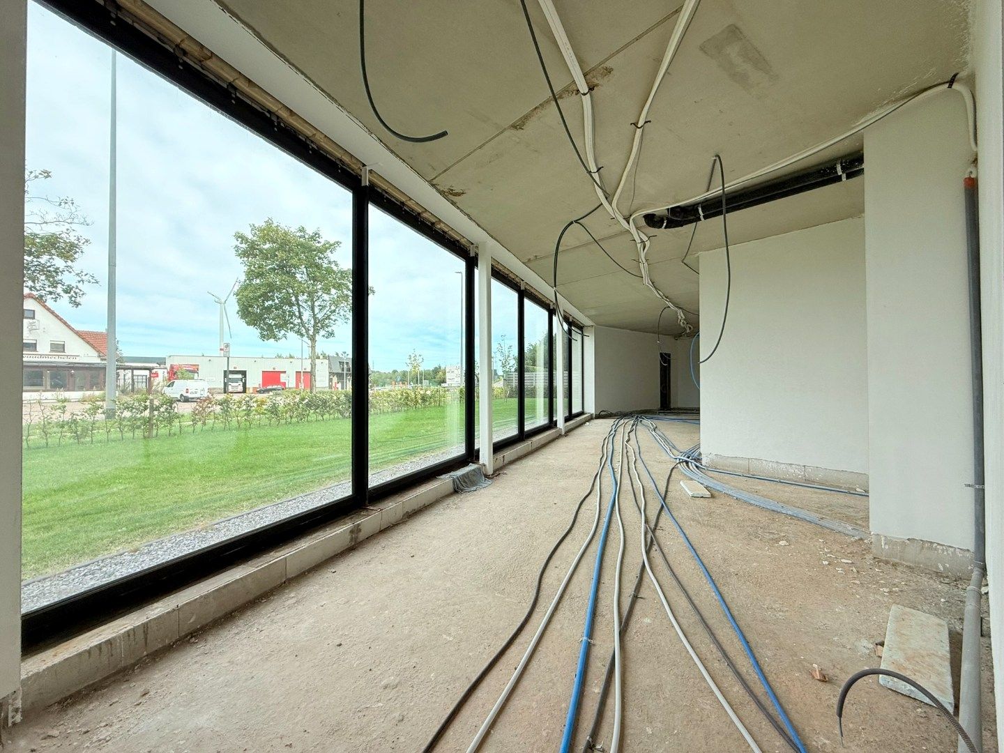 Centraal gelegen commerciële ruimte van 300 m² in Ham met parkeergelegenheid foto 15