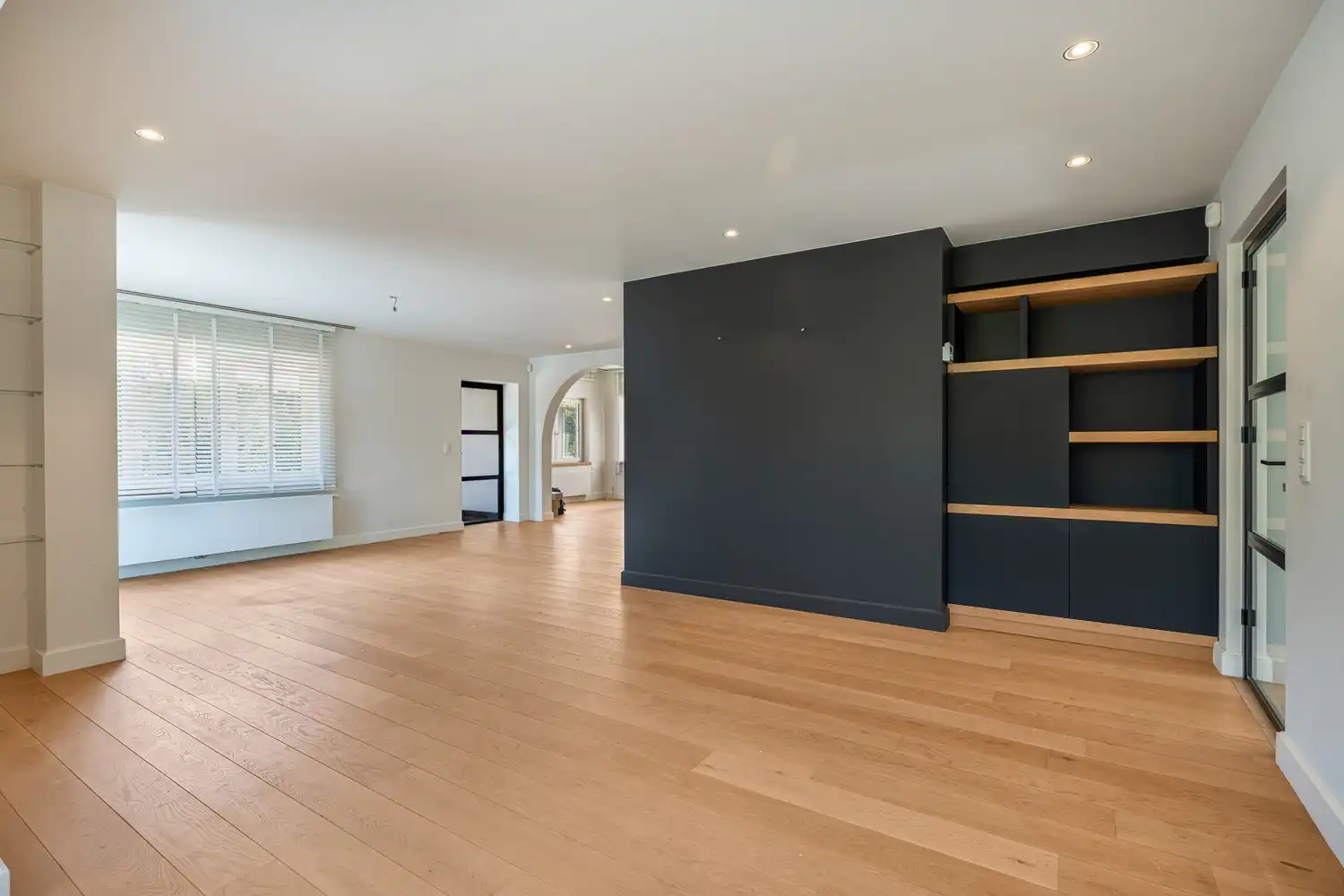 Exclusief wonen met zwembad, bijgebouw en uitzonderlijk veel ruimte foto 12