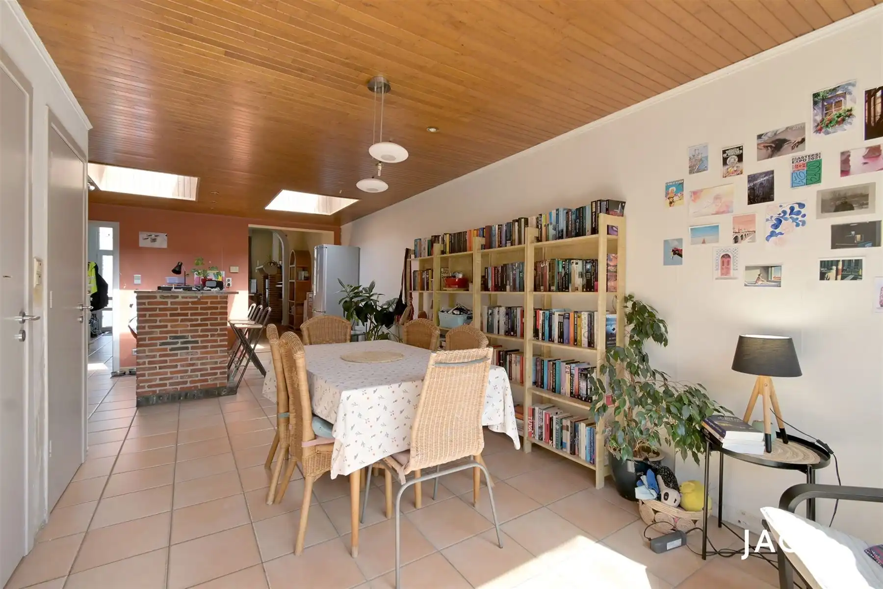 Op te frissen woning met 3slpk's, garage en zuid-terras! foto 4
