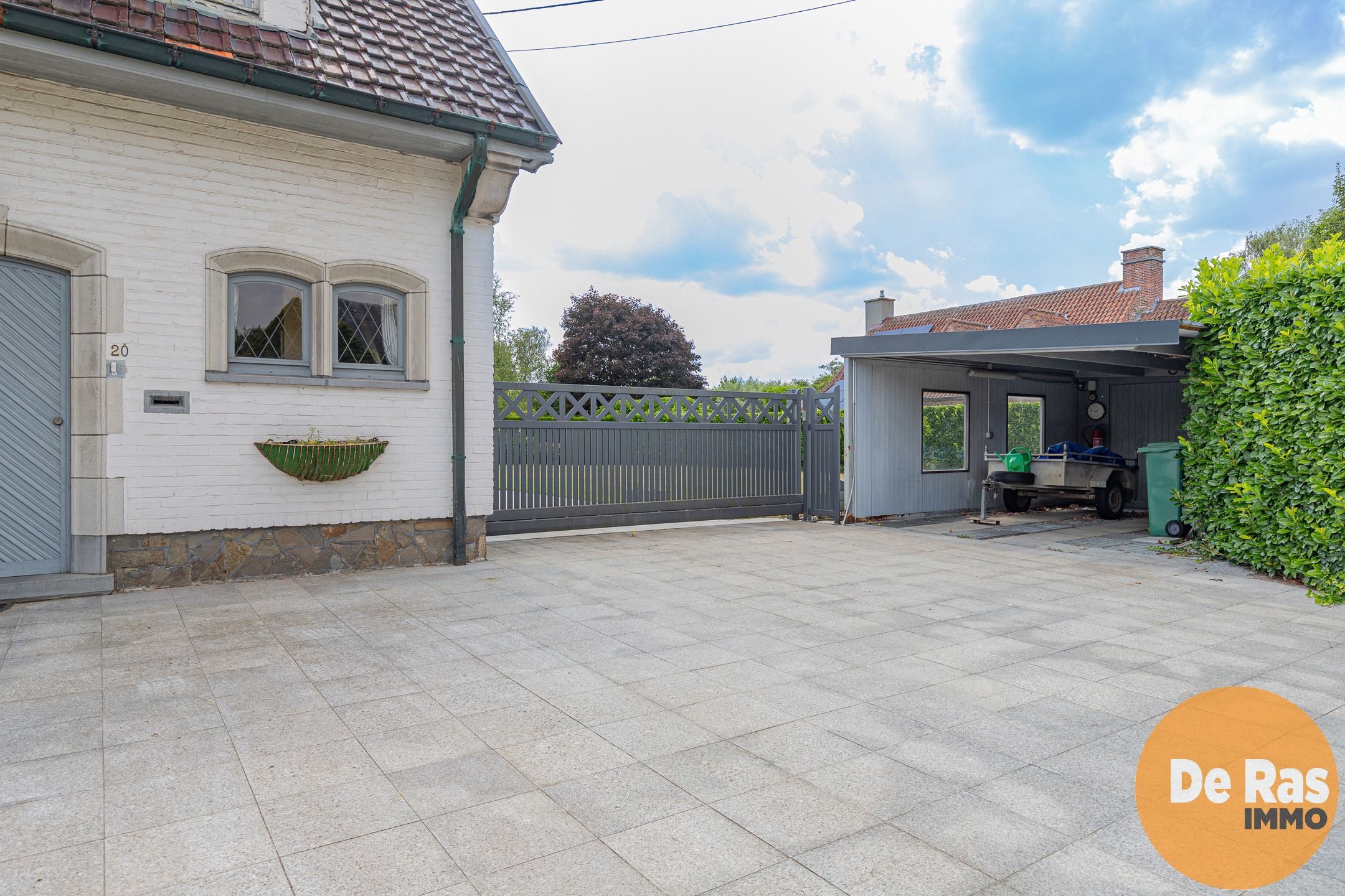 AALST – Halfopen bebouwing met villa-allure op 3114 m² foto 17