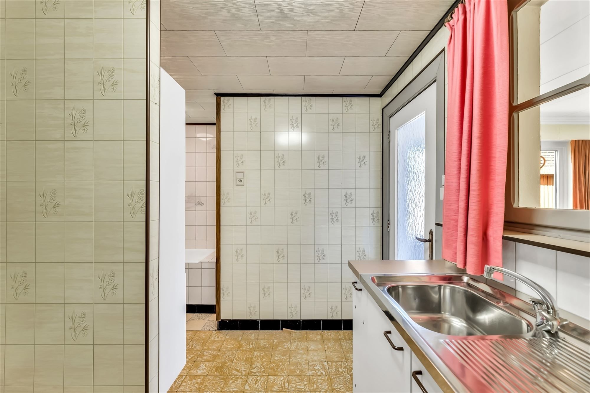 GEZELLIGE WONING MET 3 SLAAPKAMERS EN RUIME TUIN IN BERINGEN CENTRUM foto 12