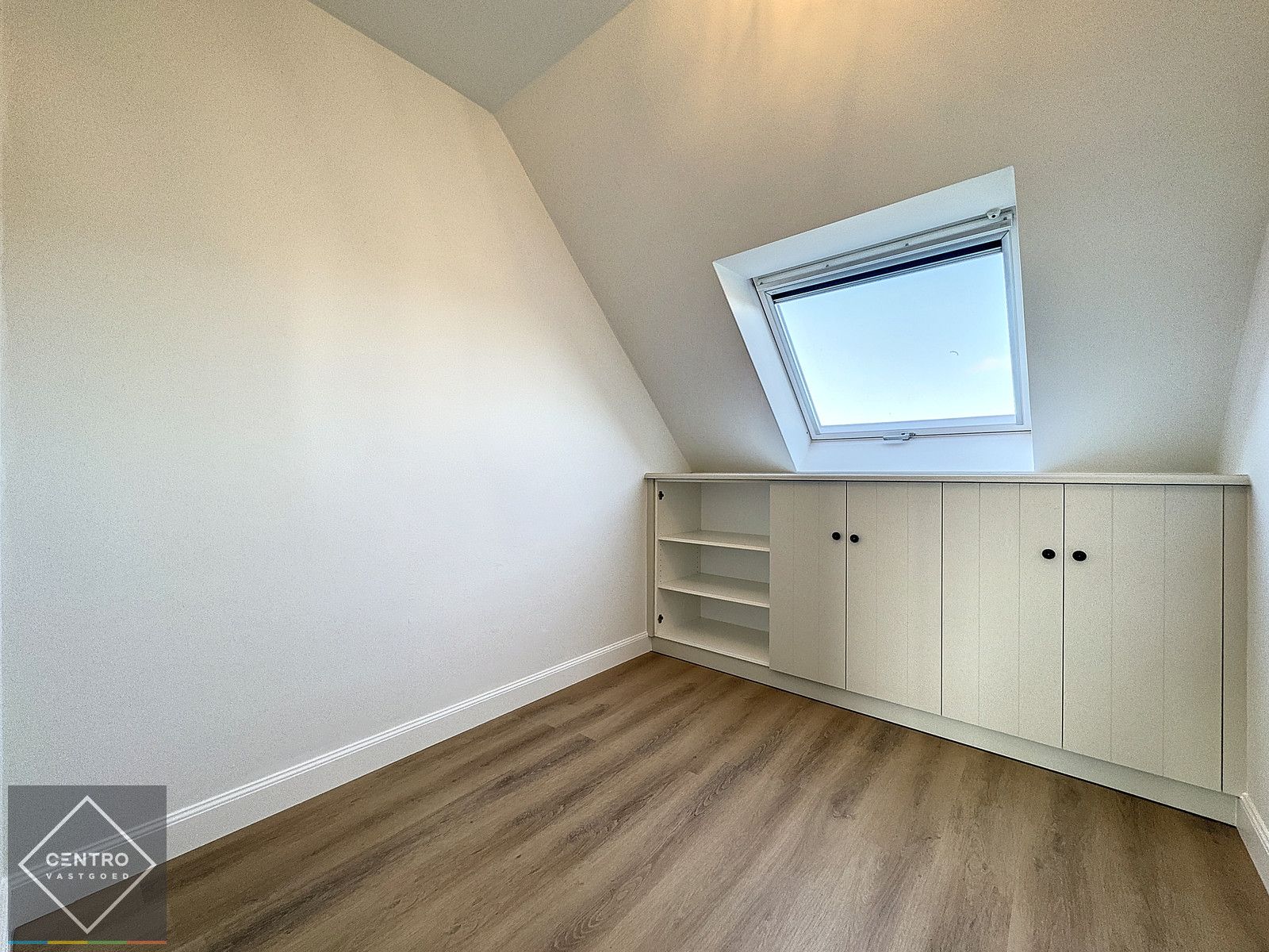 LEUK dakappartement met 2 slpks en garage met FANTASTISCH UITZICHT! foto 16