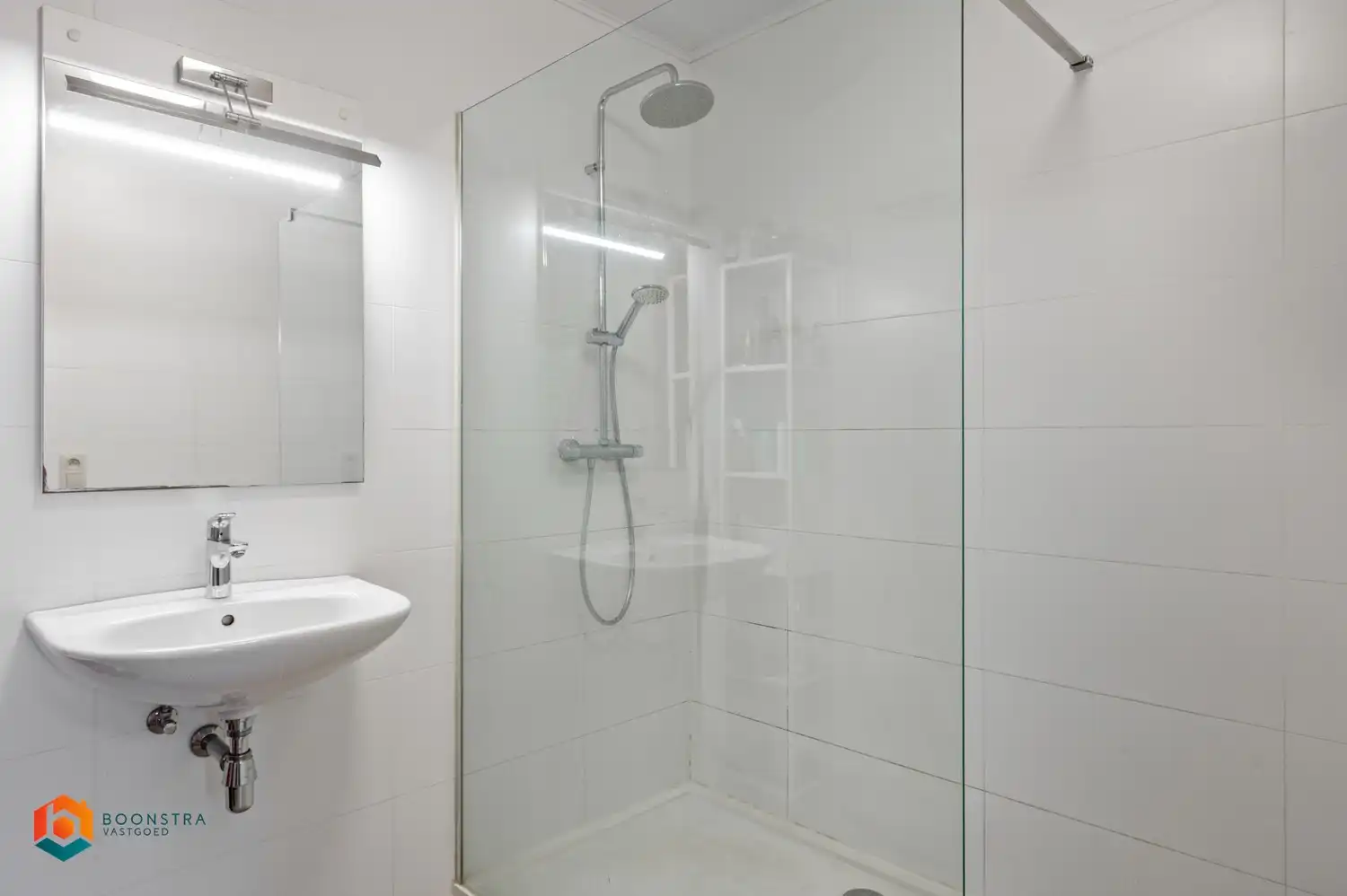 Gerenoveerde rijwoning met 1 slpkr en garage in centrum Putte foto 7