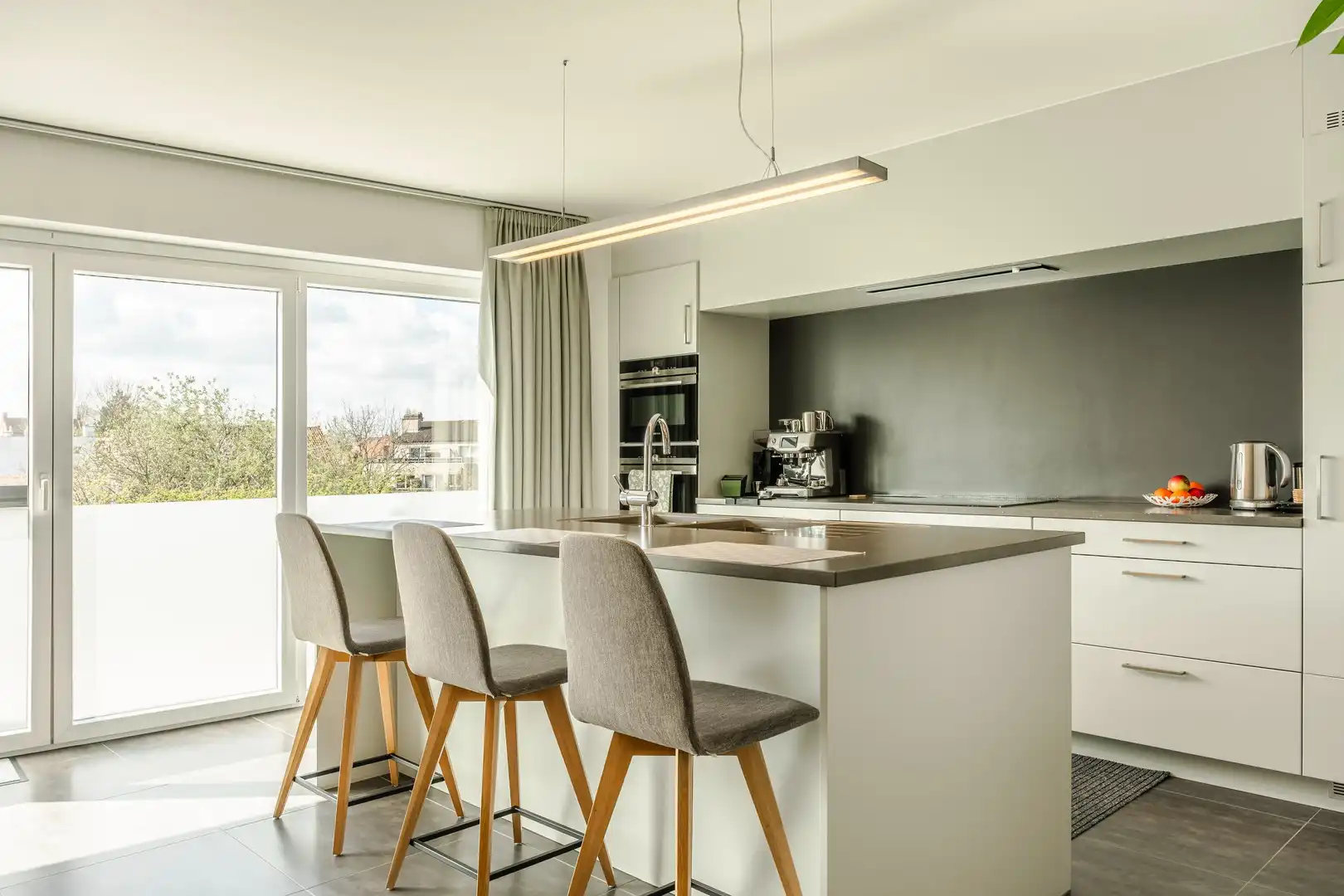 Instapklaar en modern appartement met garage foto 9